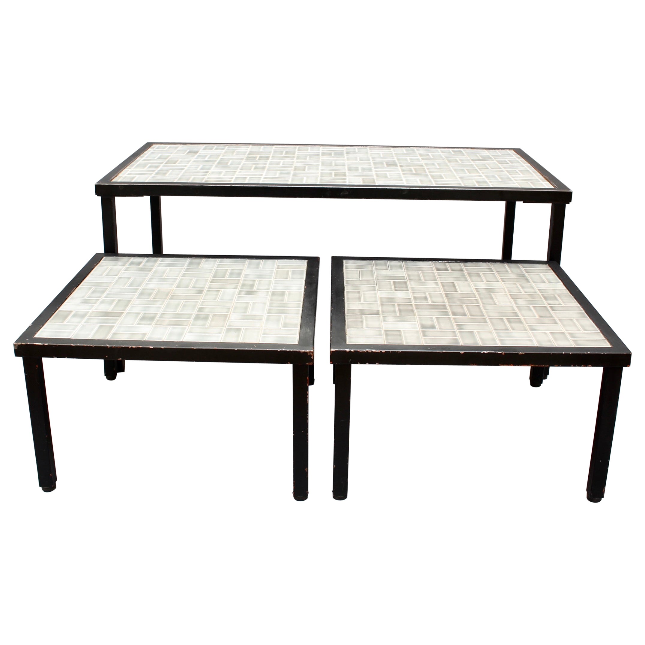 Conjunto de tres mesas de azulejos franceses de mediados de siglo 'circa 1960s en venta