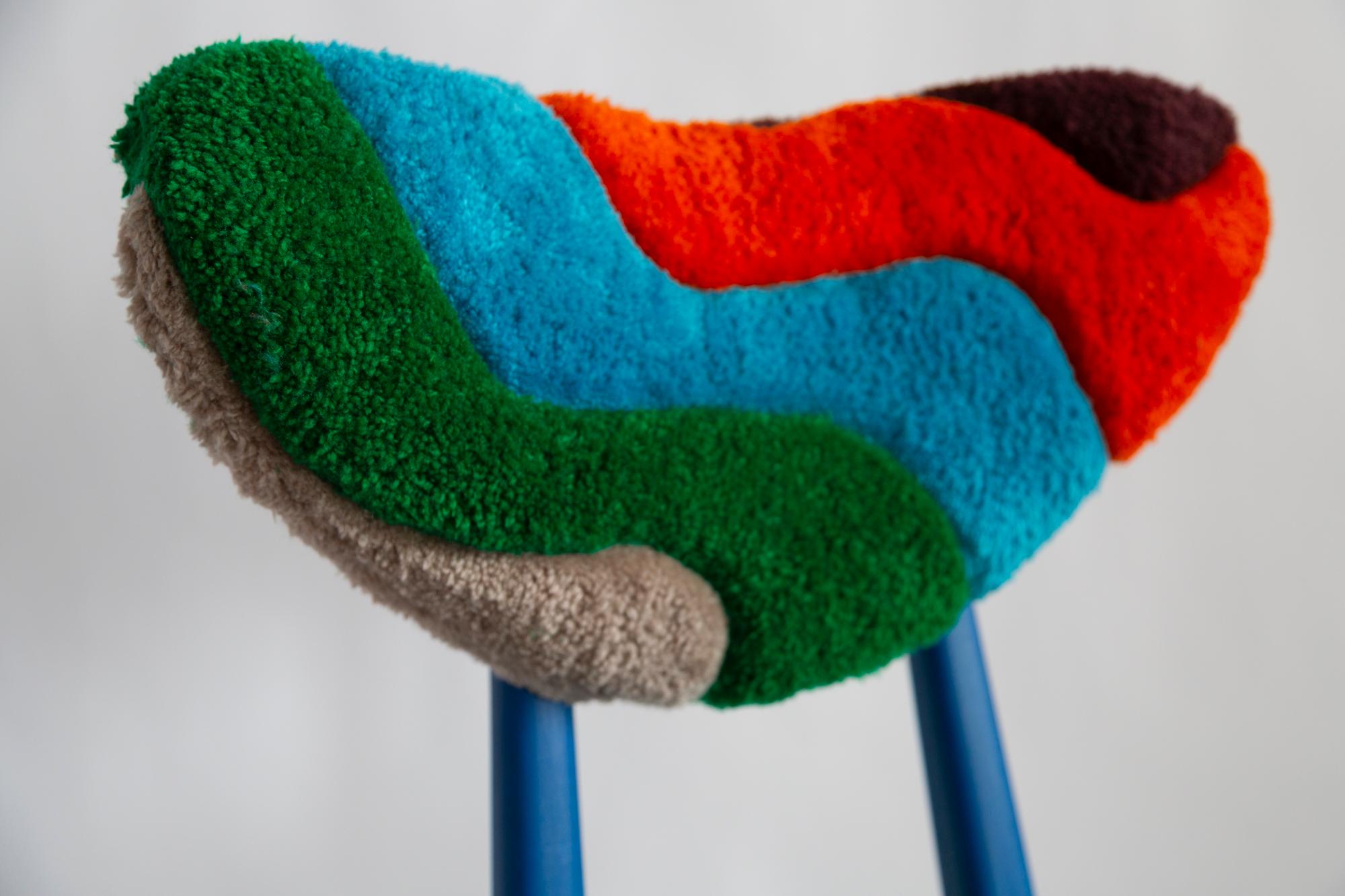Ensemble de trois chaises en forme de cœur du milieu du siècle, laine tuftée à la main, Europe, Pologne, années 1960 en vente 4