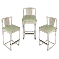 Ensemble de trois tabourets de bar en lucite et en rotin du milieu du siècle avec Up &Up en quadrille