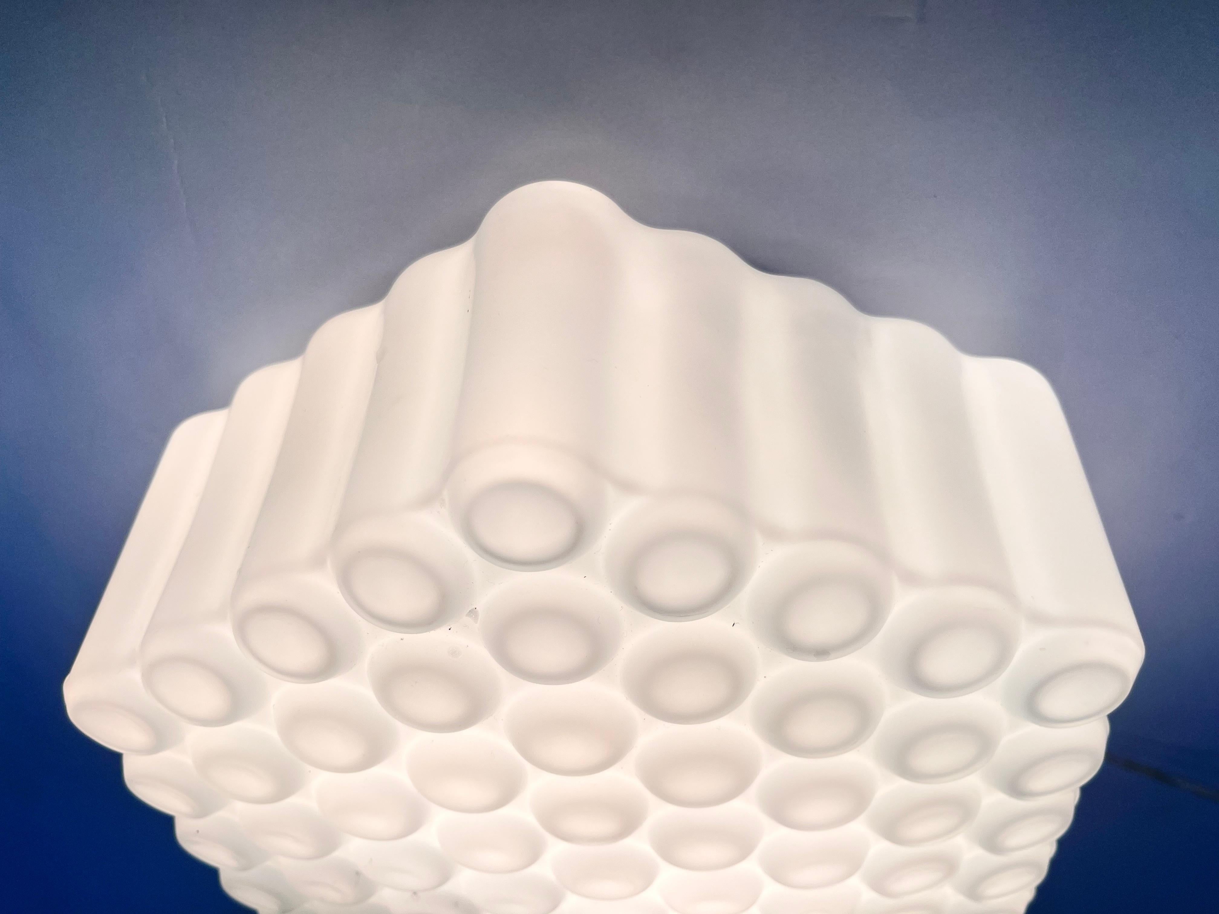 XX secolo Set di tre lampade da incasso o da parete in vetro latte di metà secolo, Cecoslovacchia in vendita