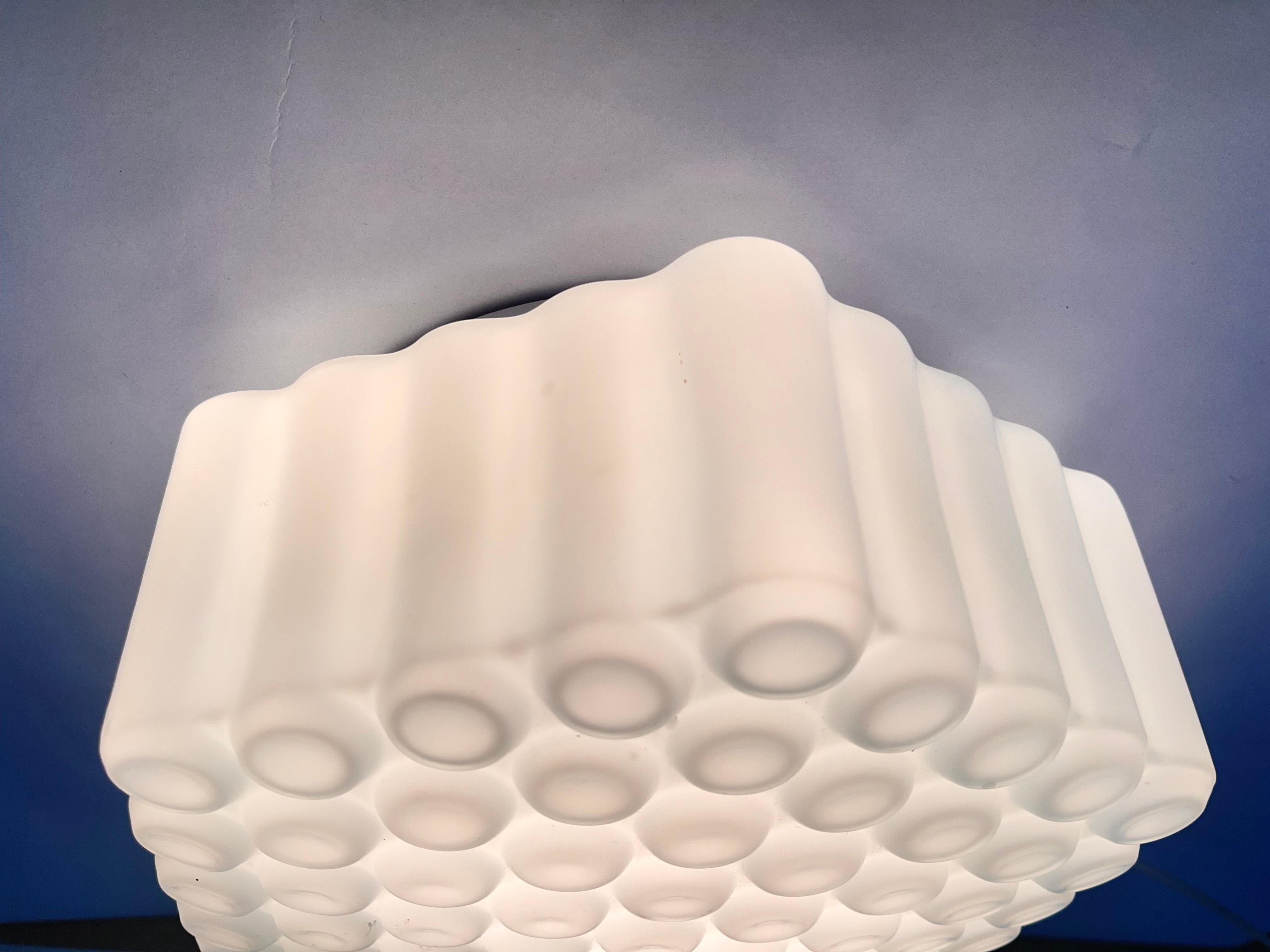Metallo Set di tre lampade da incasso o da parete in vetro latte di metà secolo, Cecoslovacchia in vendita