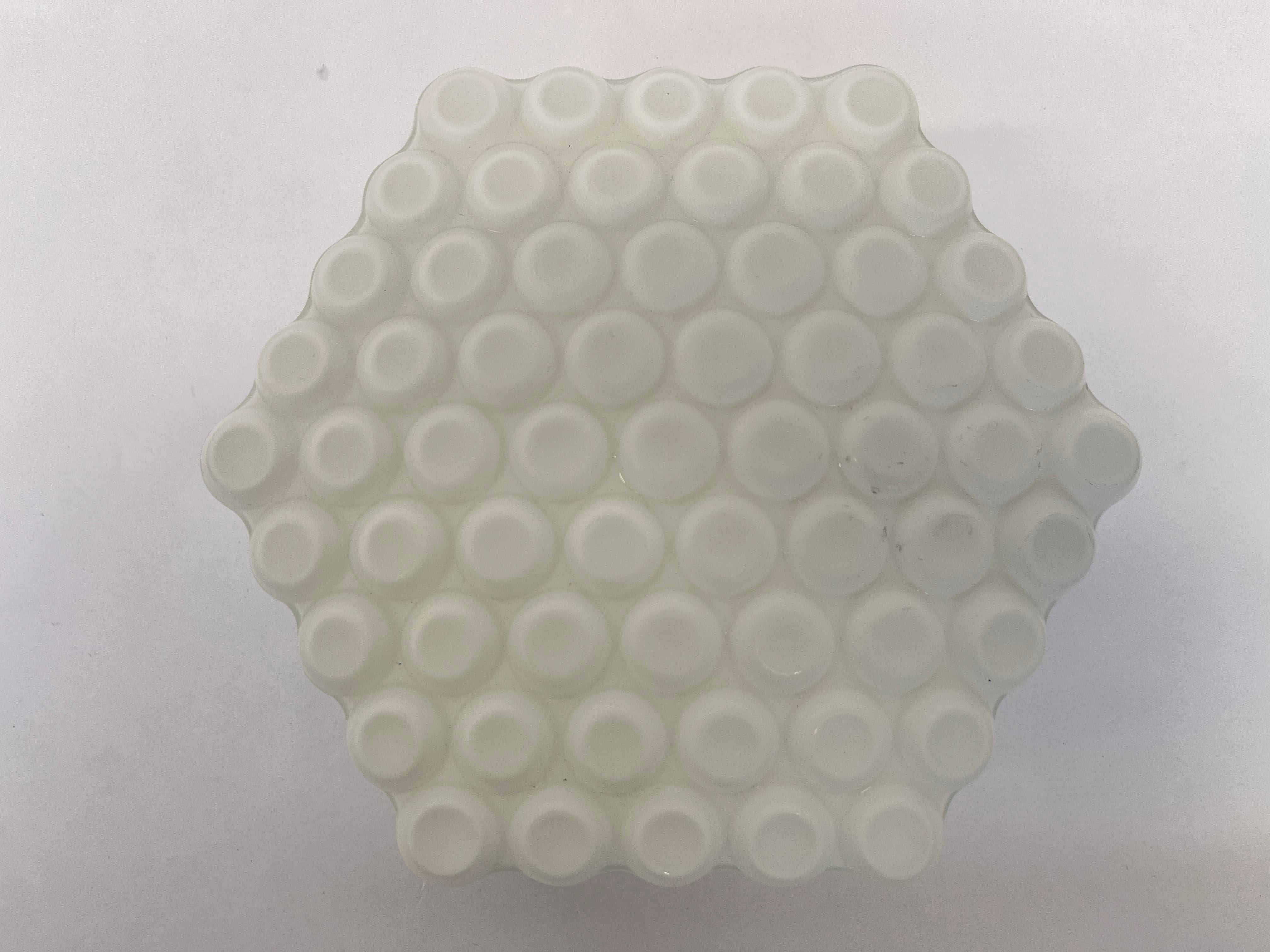 Set di tre lampade da incasso o da parete in vetro latte di metà secolo, Cecoslovacchia in vendita 2