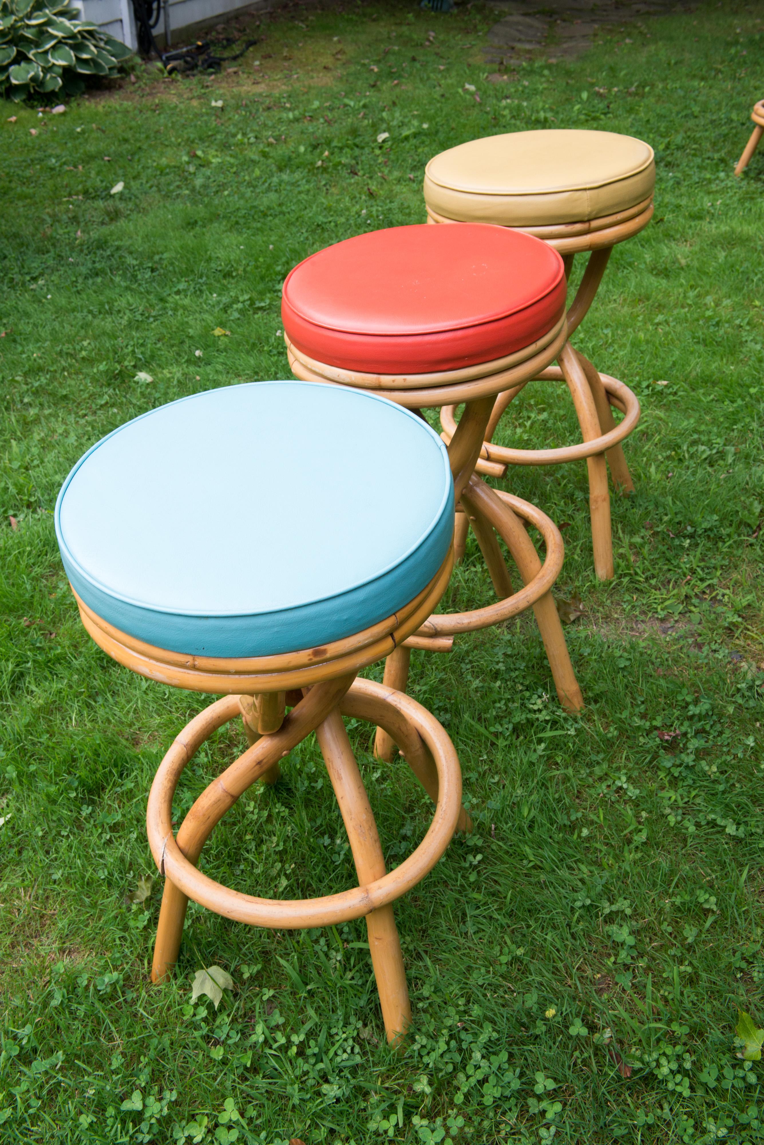 Set of Three Mid-Century Modern Rattan Swivel Stools In Good Condition For Sale In Stamford, CT