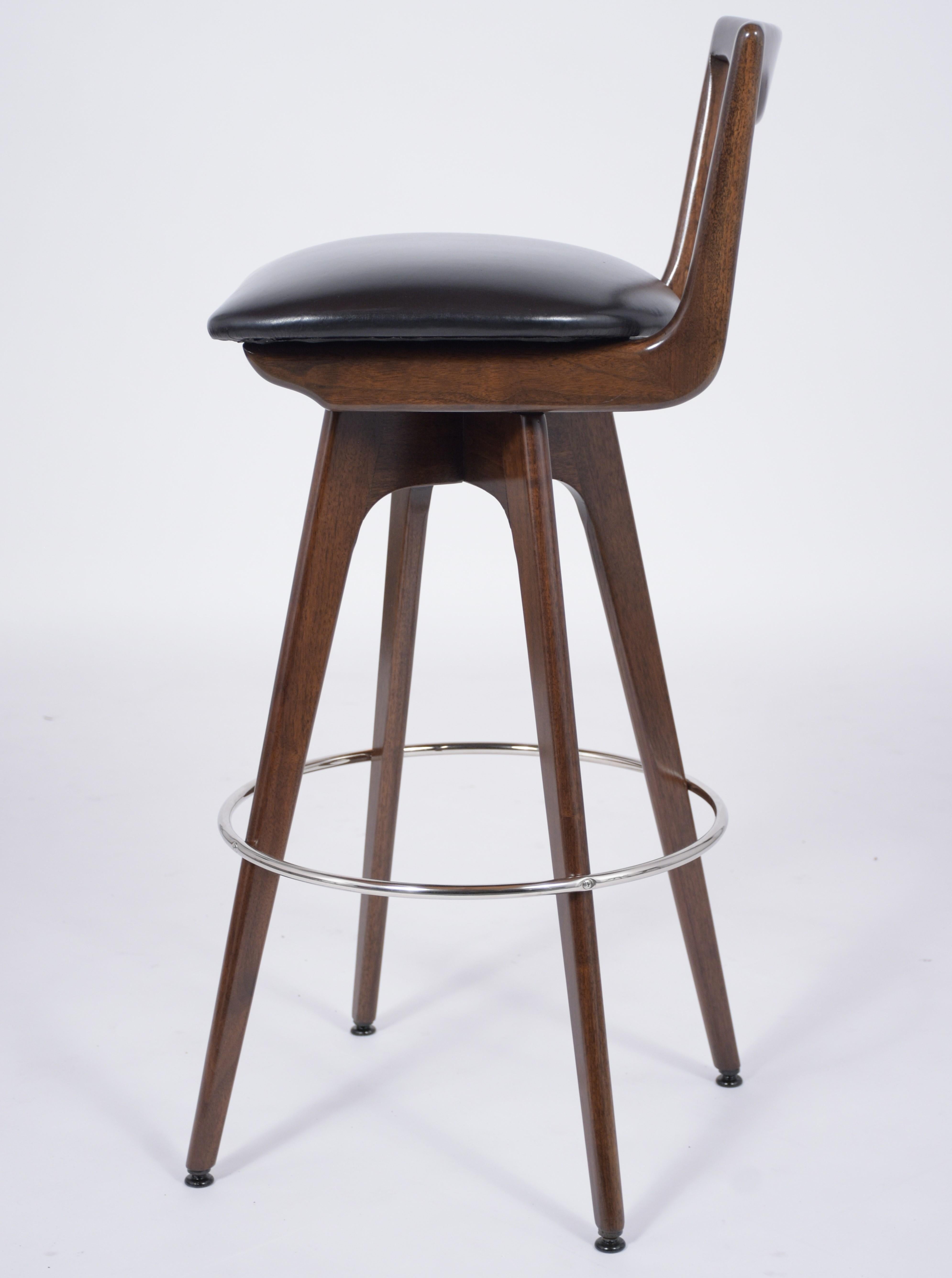 Set of Three Mid-Century Modern Swivel Bar Stools In Good Condition In Los Angeles, CA