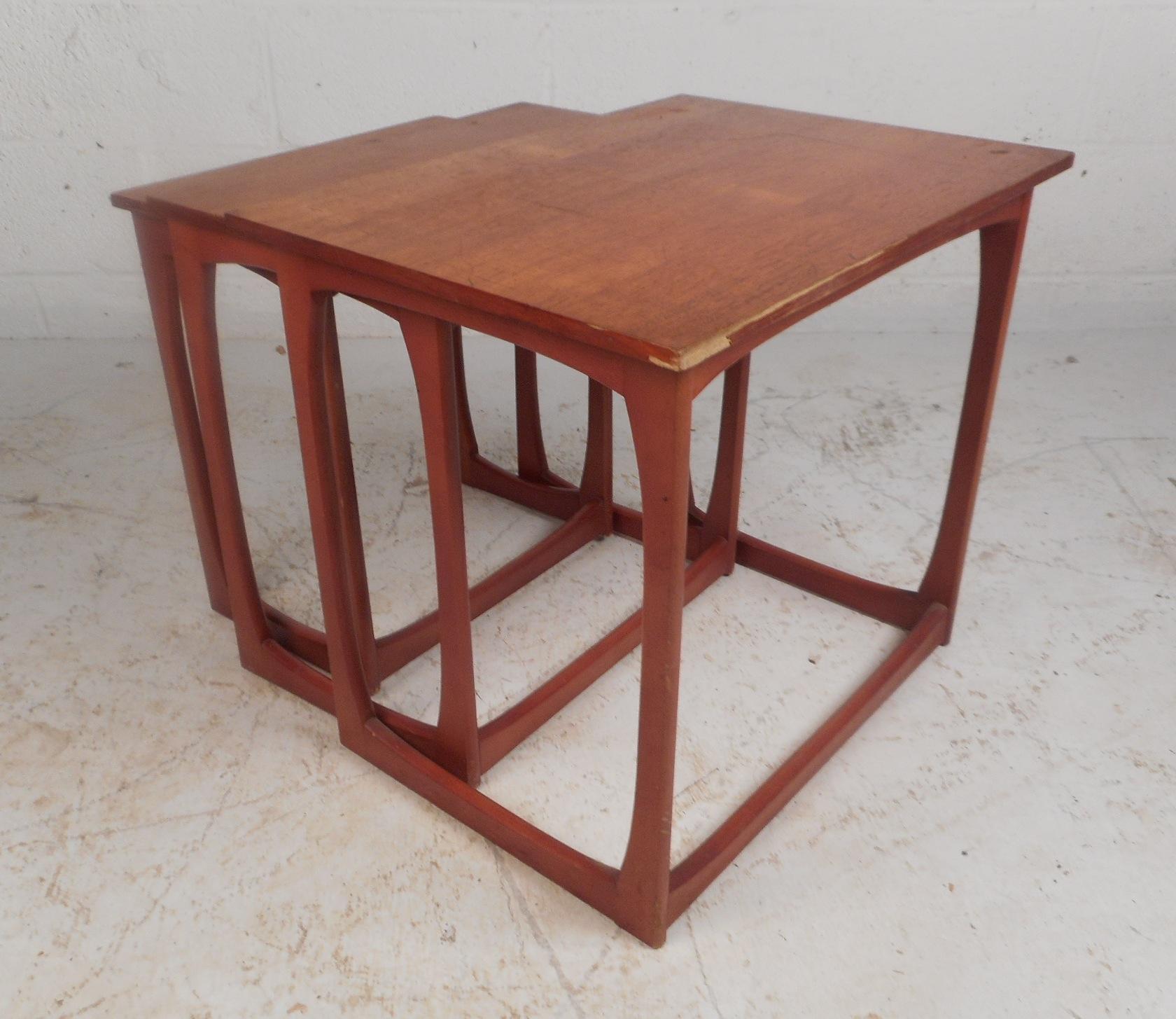 Set of Three Mid-Century Modern Teak Nesting Tables In Good Condition In Brooklyn, NY