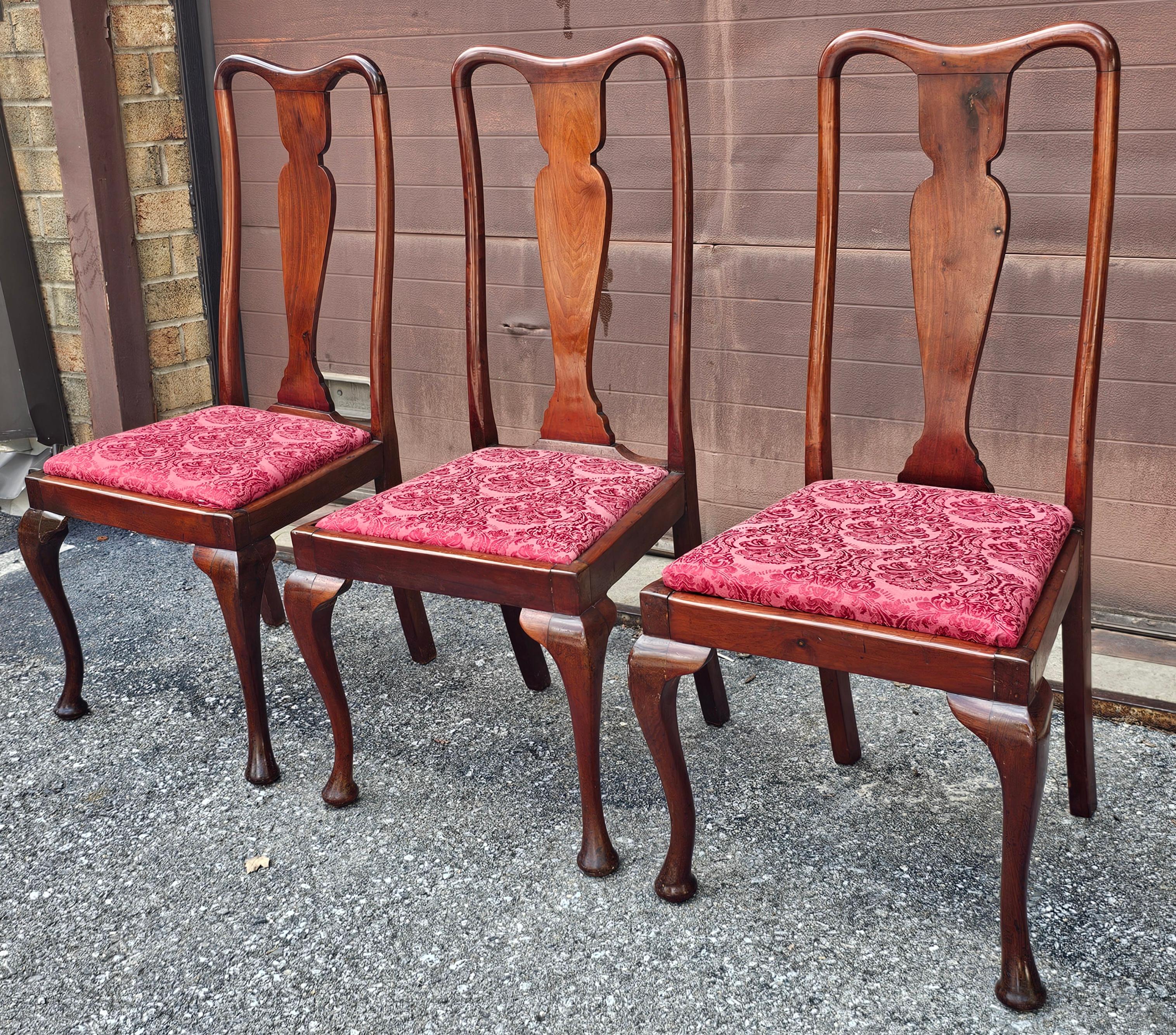 Set of Three Mid Century Queen Anne Style Mahogany & Upholstered Dinning Chairs In Good Condition For Sale In Germantown, MD