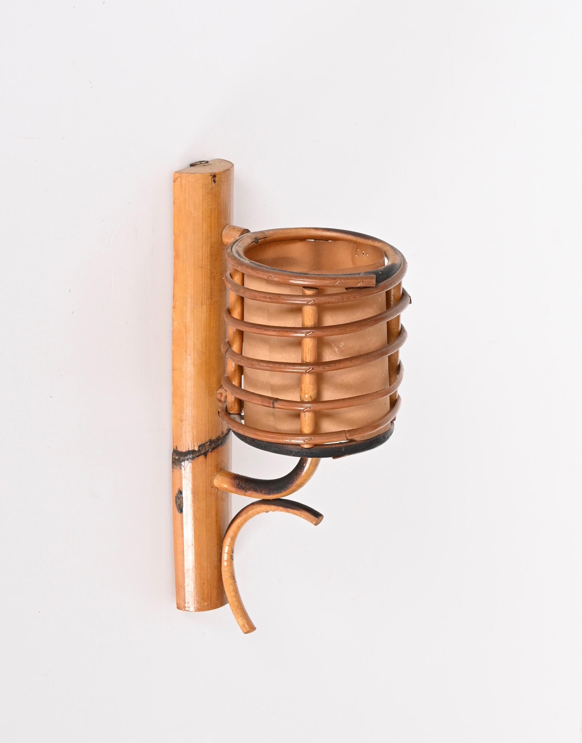 Set von drei Rattan-Wandleuchtern „Lantern“ aus der Mitte des Jahrhunderts, Louis Sognot zugeschrieben, 1960er Jahre (Französisch) im Angebot