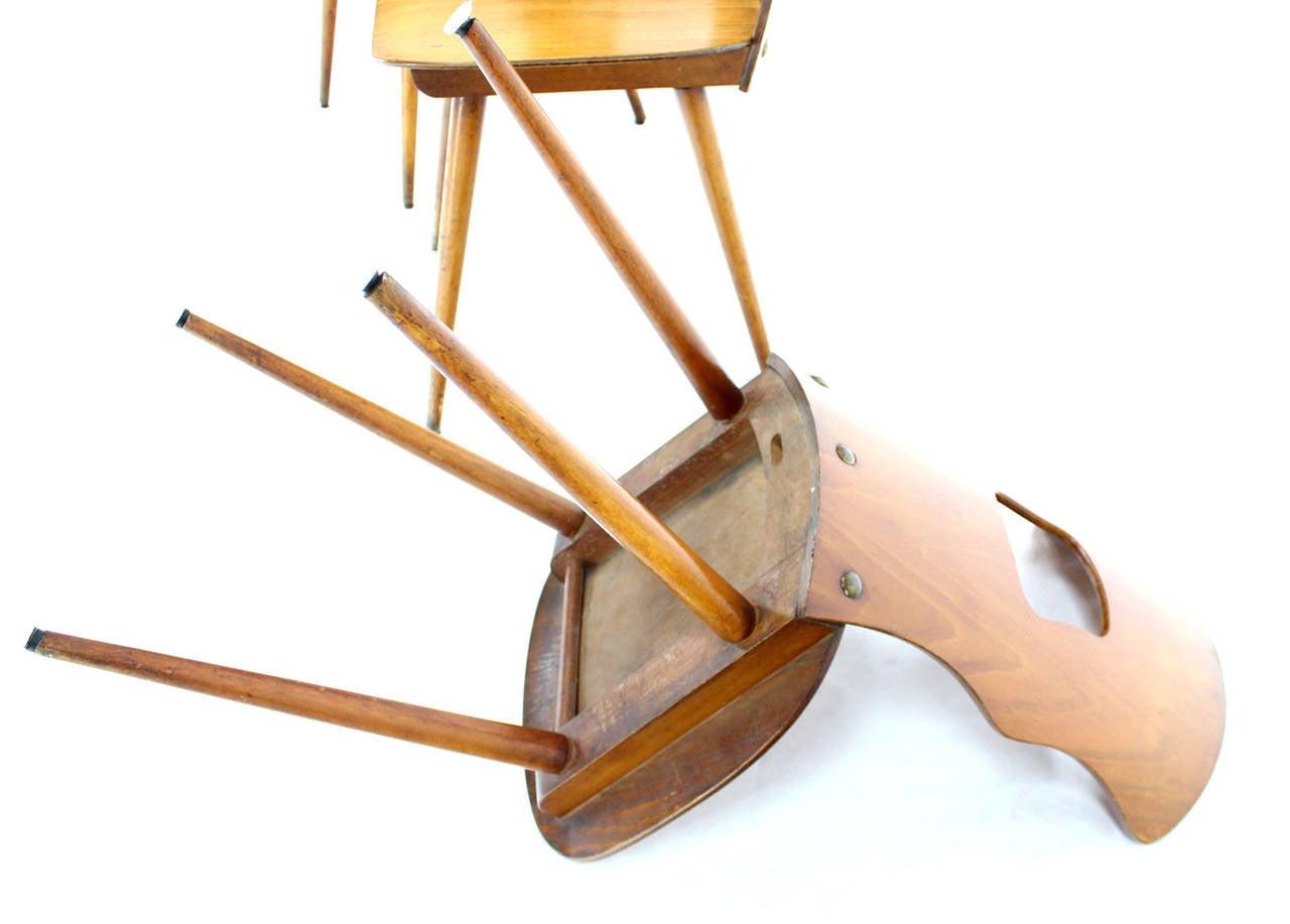 Américain Ensemble de trois chaises modernes suédoises du milieu du siècle en contreplaqué de bouleau moulé pieds Dowels en vente