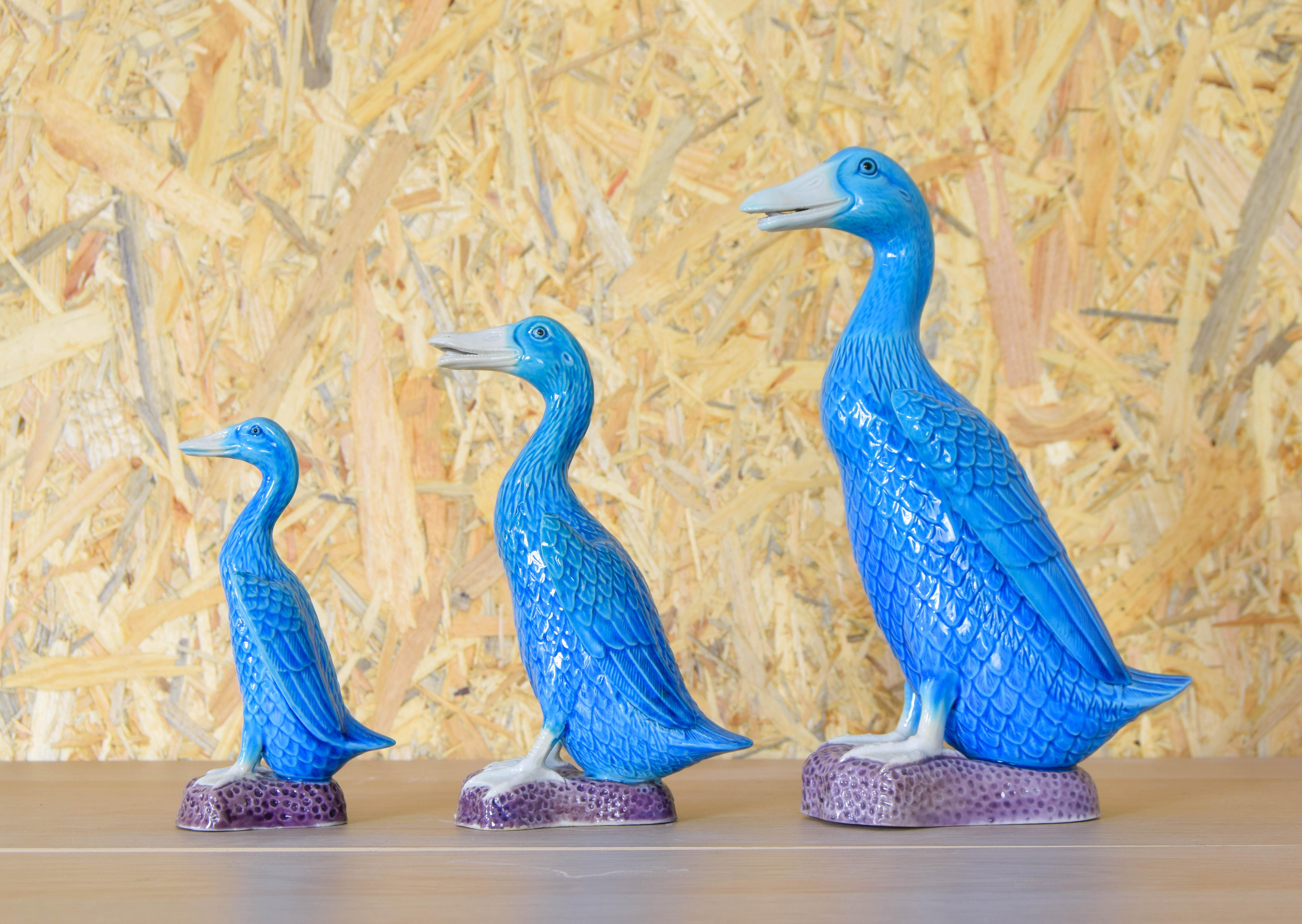 Set of three Mid Century Turquoise Foo Ducks, made of Chinese Porcelain 50s For Sale 5