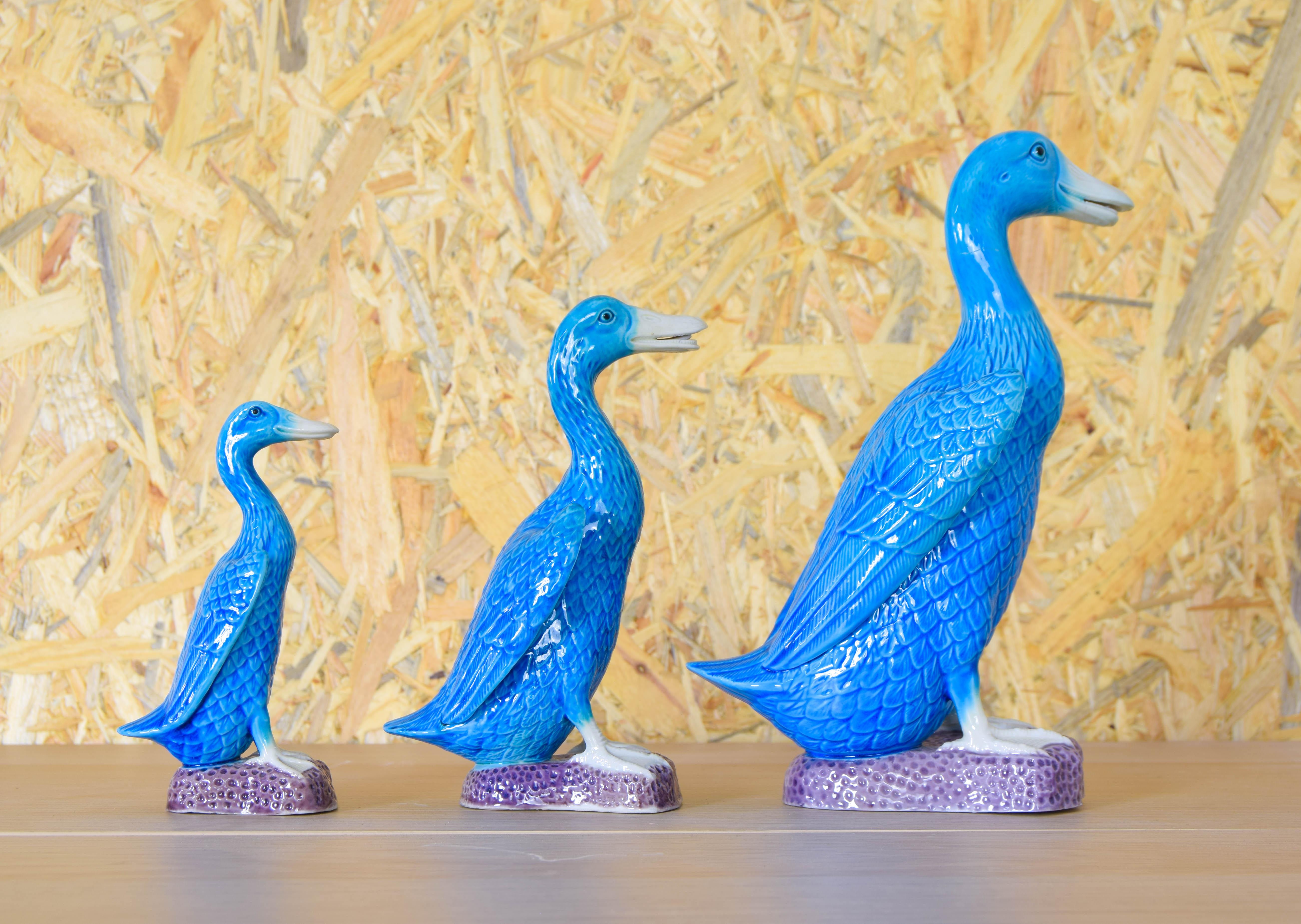 20ième siècle Ensemble de trois canards Foo du milieu du siècle turquoise, fabriqués en porcelaine chinoise des années 50 en vente