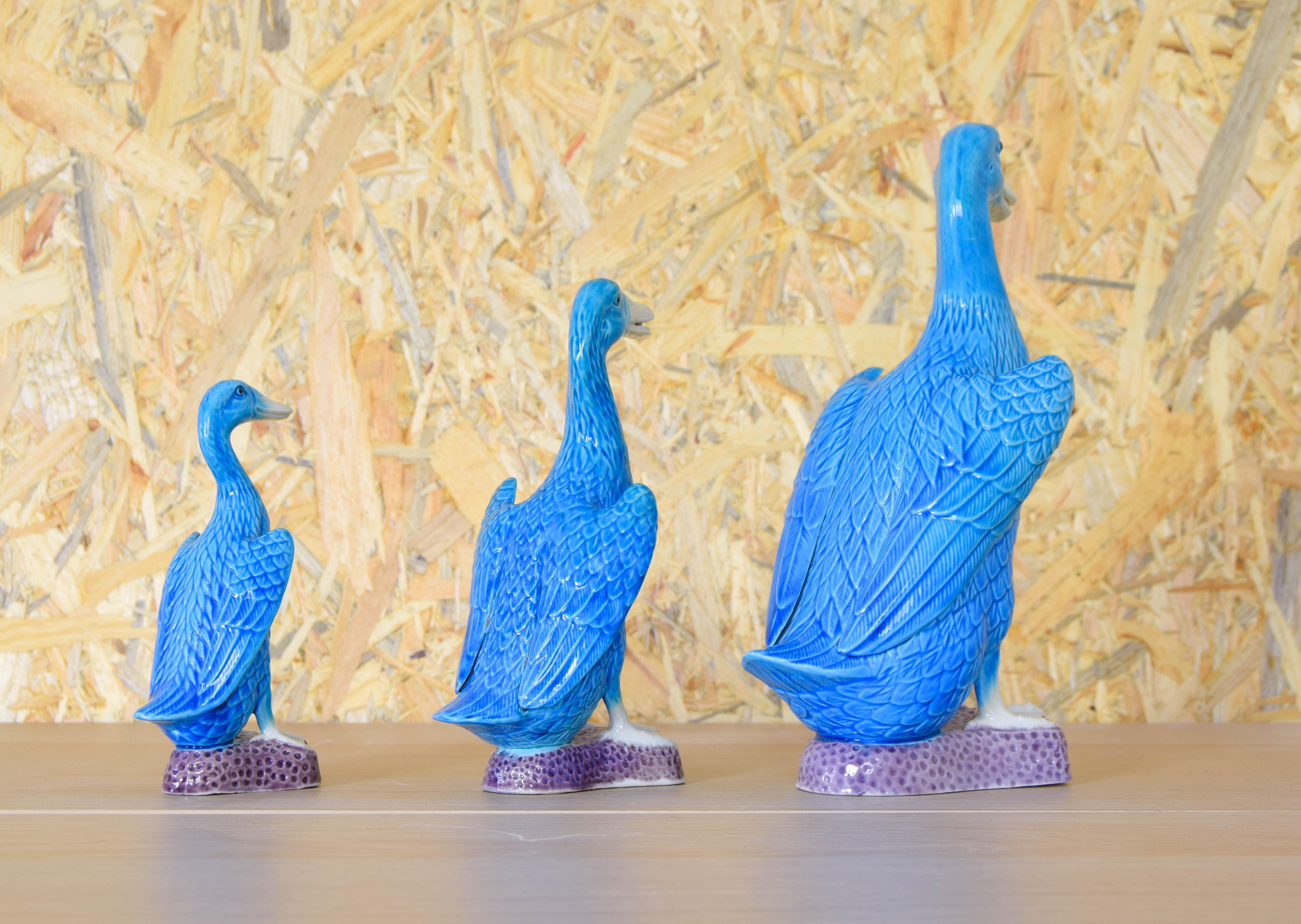 Set of three Mid Century Turquoise Foo Ducks, made of Chinese Porcelain 50s For Sale 2