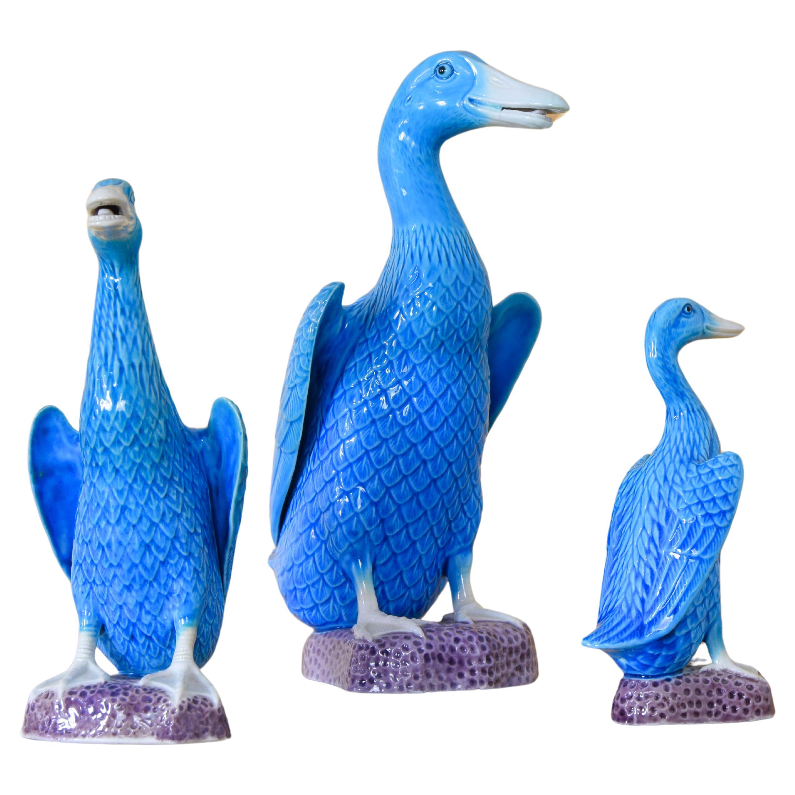 Ensemble de trois canards Foo du milieu du siècle turquoise, fabriqués en porcelaine chinoise des années 50 en vente