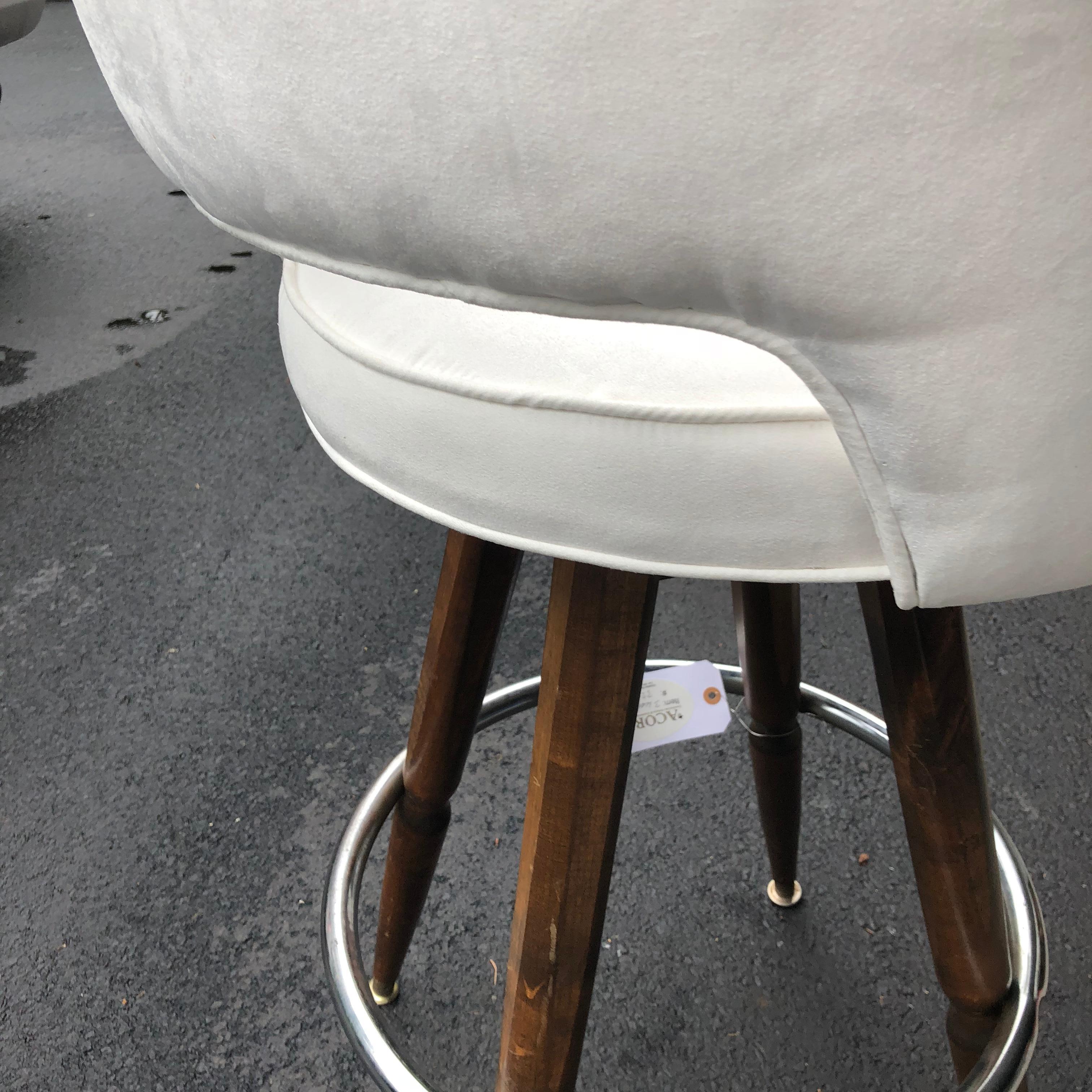 Set Of Three Mid-Century White Faux-Suede Bar Stools 4