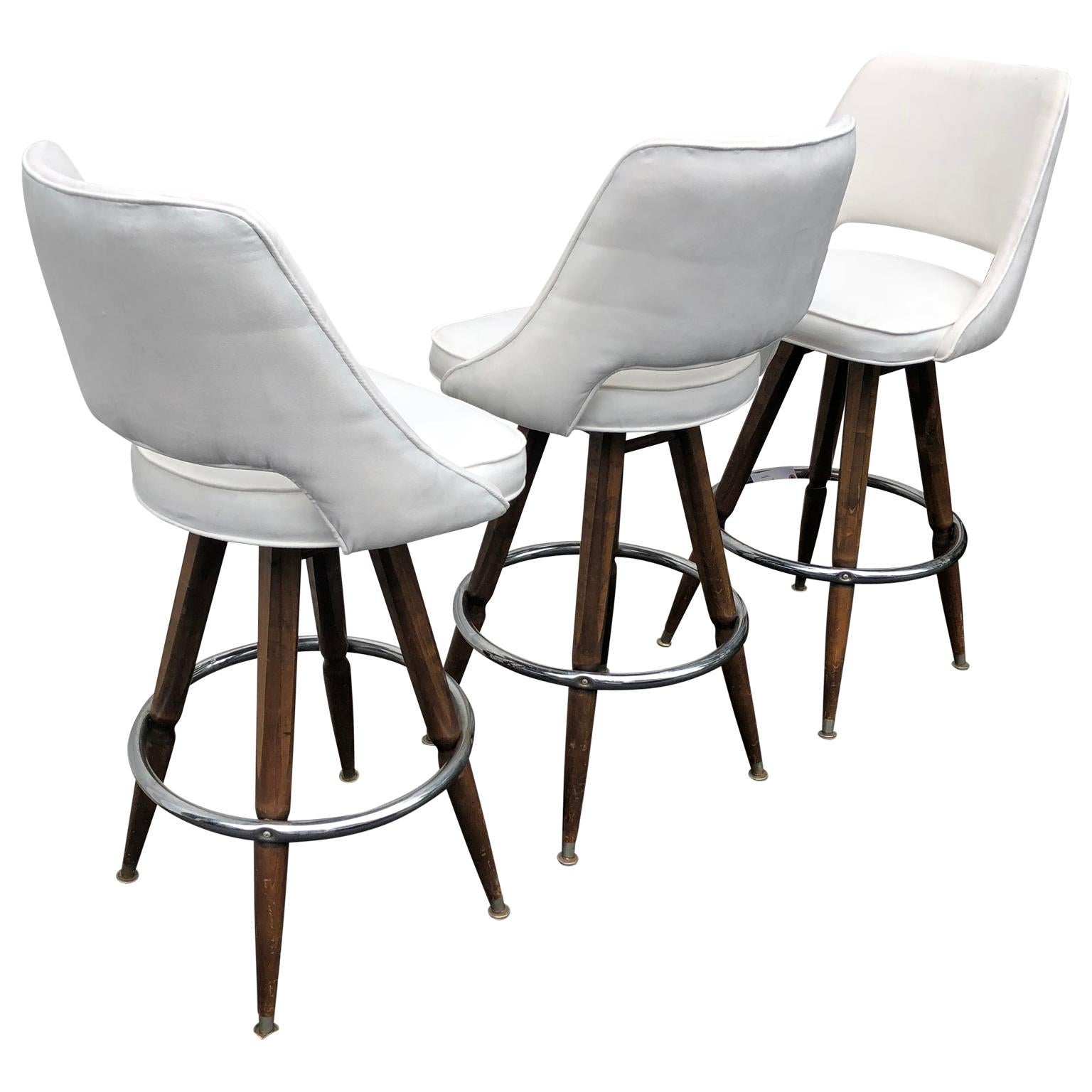 Set Of Three Mid-Century White Faux-Suede Bar Stools In Good Condition In Haddonfield, NJ