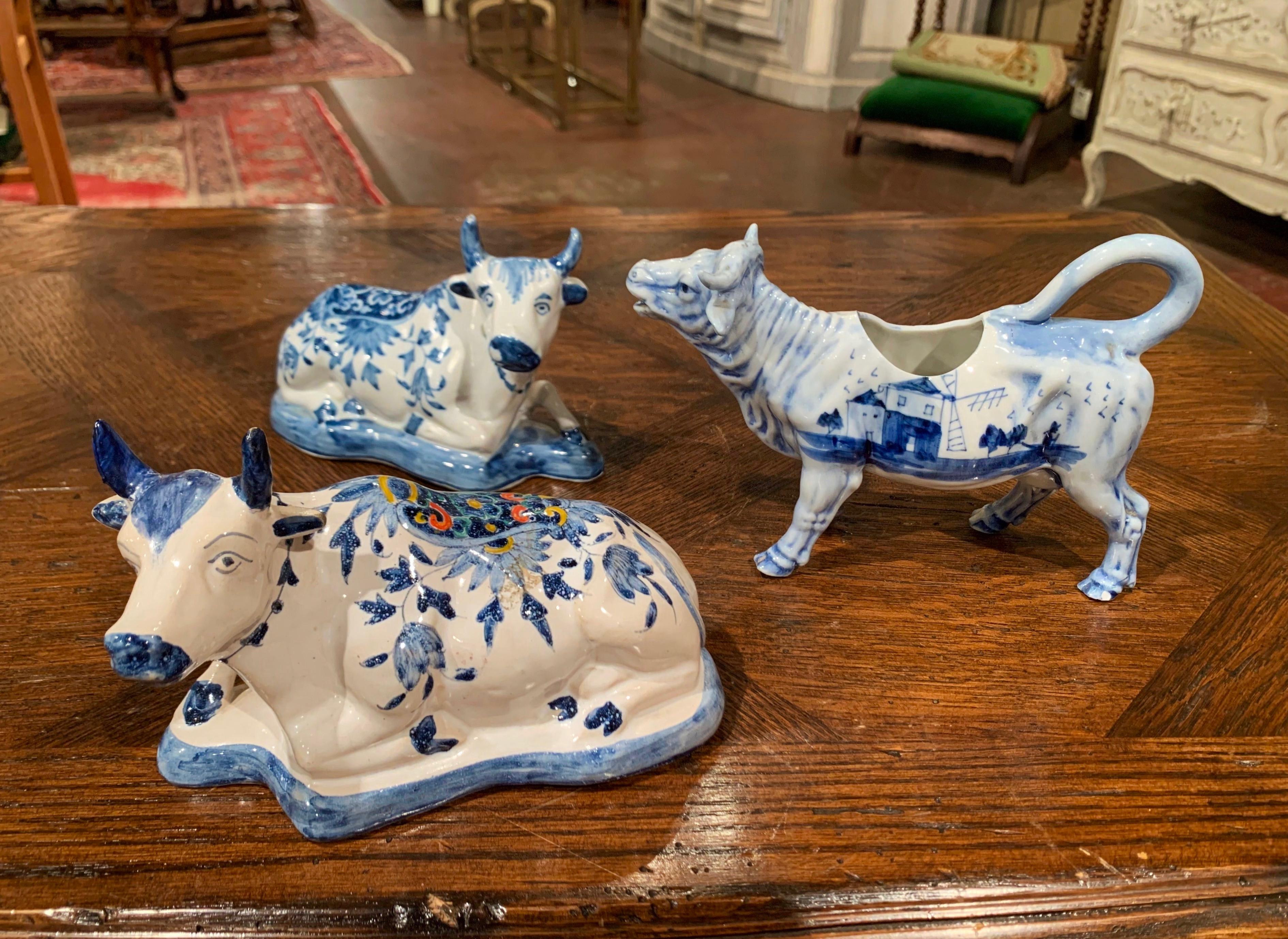 Hand-Painted Set of Three Midcentury Dutch Blue and White Hand Painted Porcelain Cow Figures For Sale