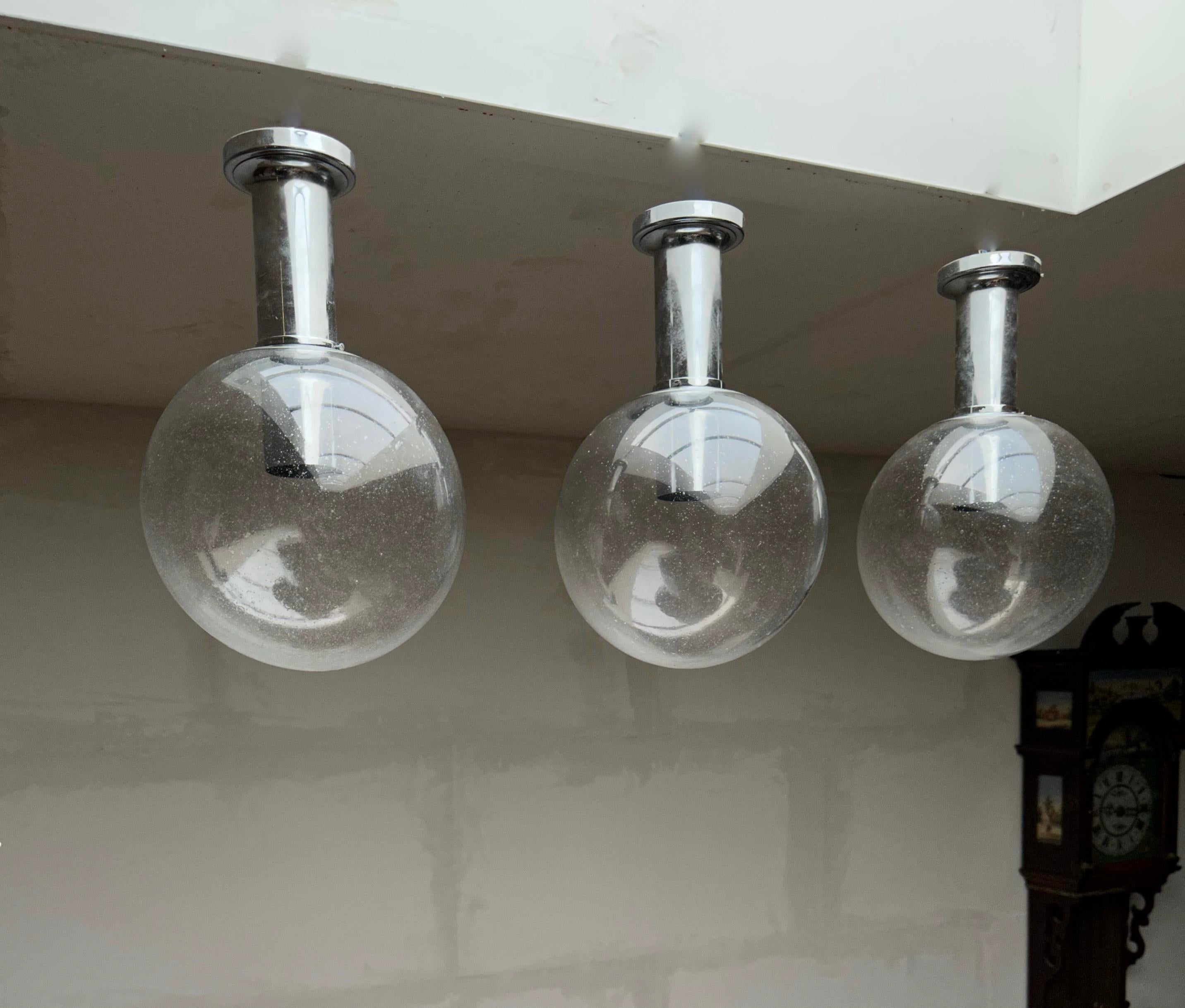 Mid-Century Modern Ensemble de 3 plafonniers/abat-jour encastrés de style mi-siècle moderne avec de superbes abat-jour en verre en vente