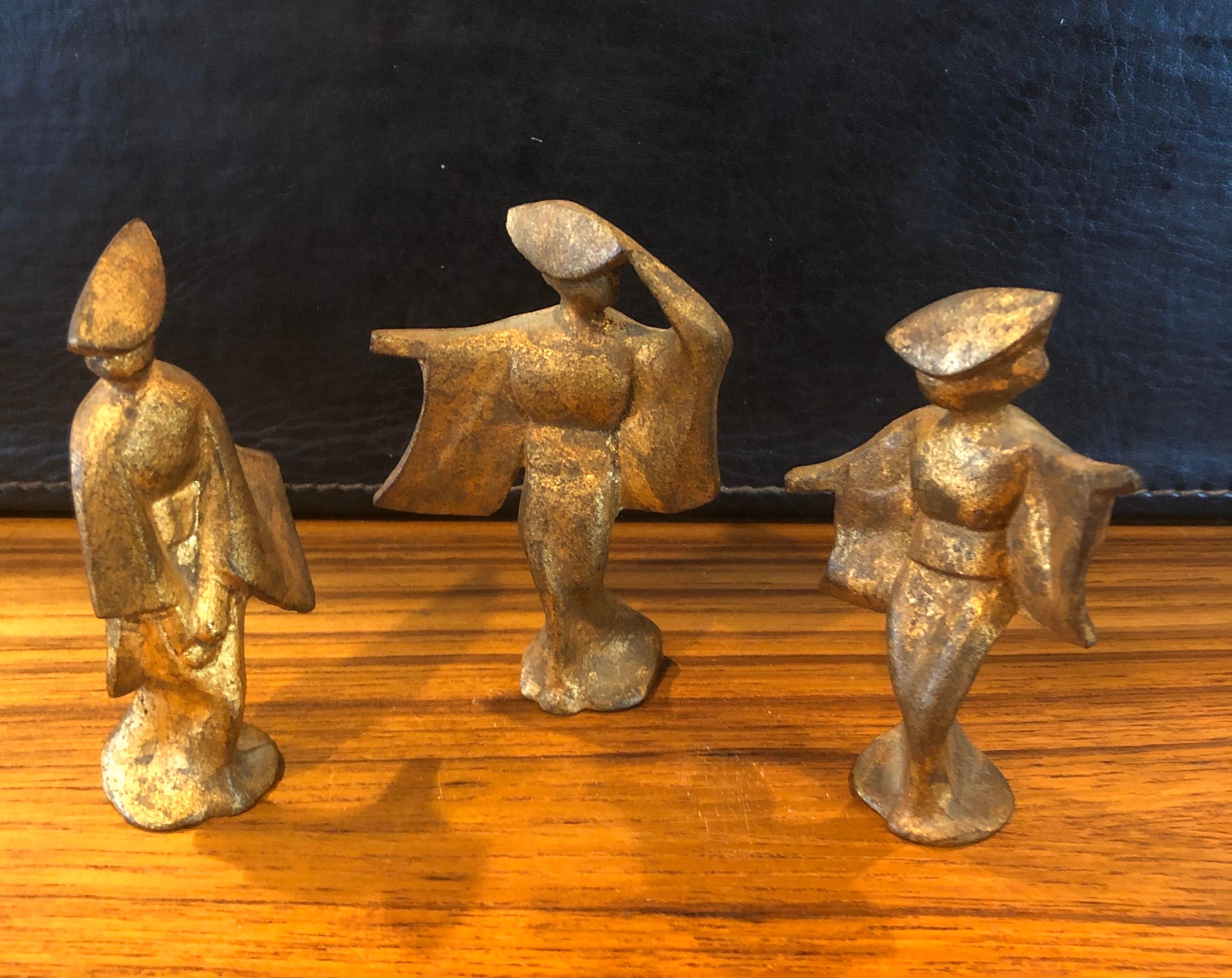 Set of Three Midcentury Japanese Geisha Figurines In Good Condition For Sale In San Diego, CA