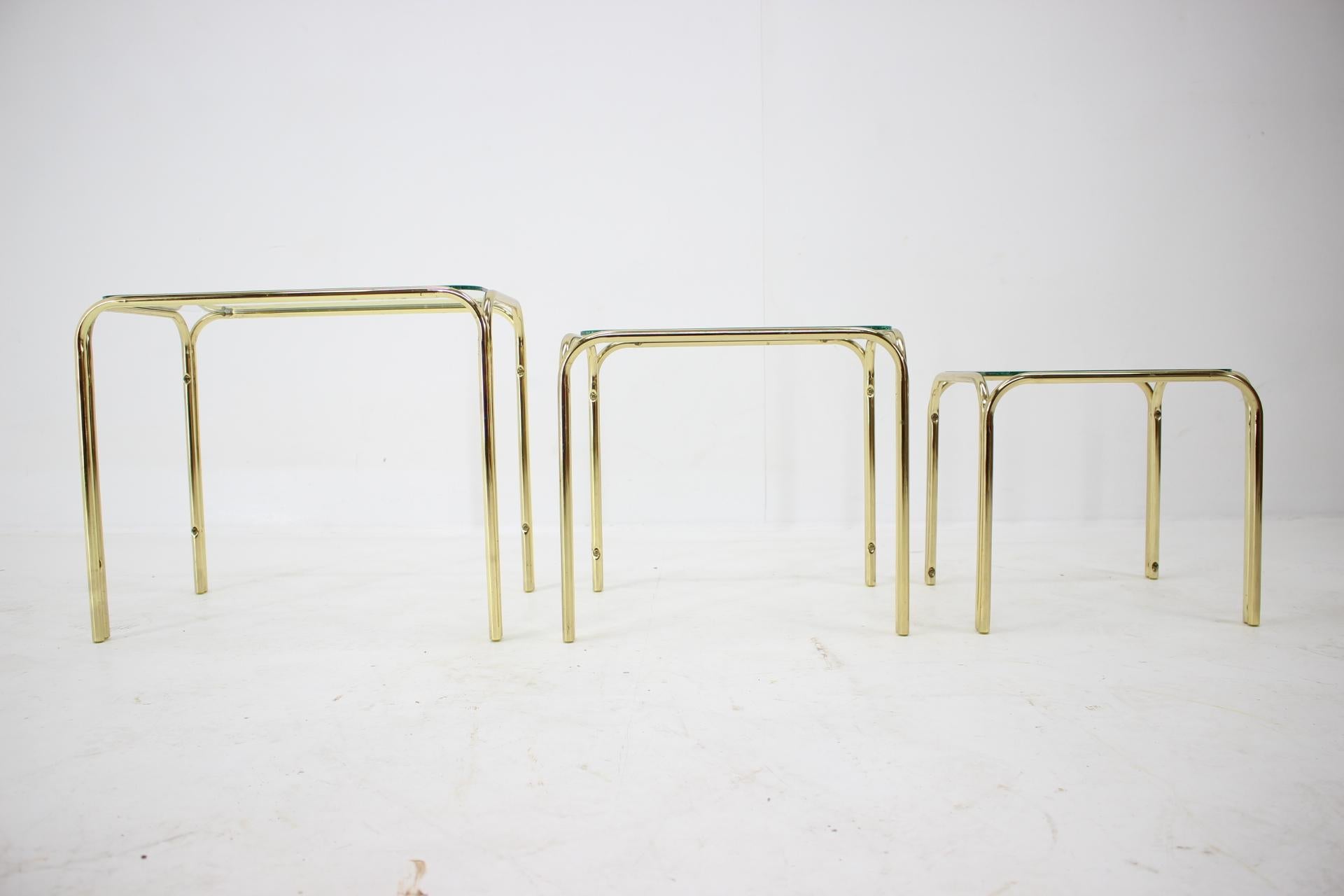 Late 20th Century Set of Three Midcentury Nesting Tables / Around 1980s For Sale