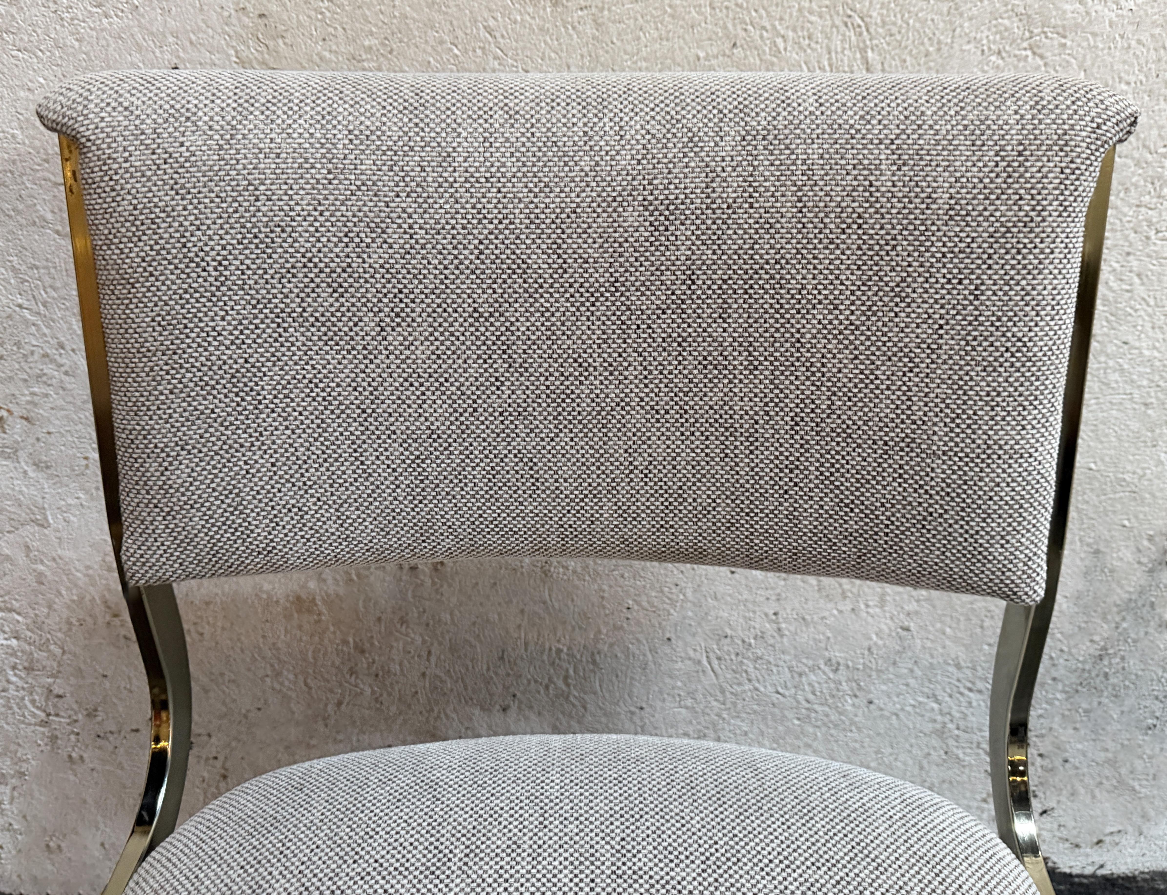 Juego de tres taburetes de bar modernistas de latón estilo Milo Baughman de Cal-Style c. 1970 finales del siglo XX en venta