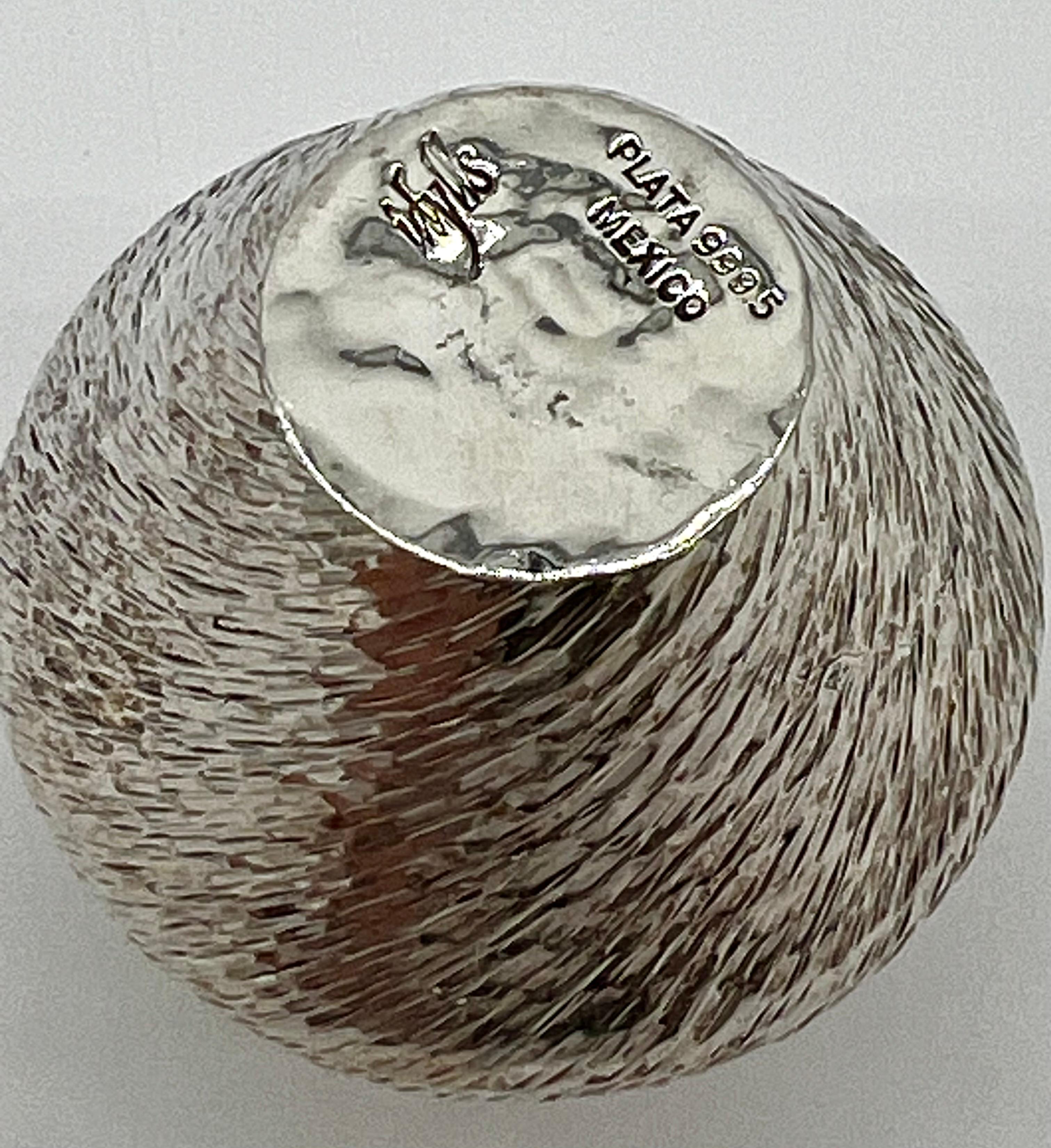 Juego de tres floreros en miniatura de plata de México .999 Fina Firmado Idilios Silver en venta