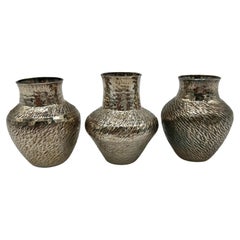 Ensemble de trois vases à bourgeons miniatures en argent fin du Mexique (999) signés Idylls
