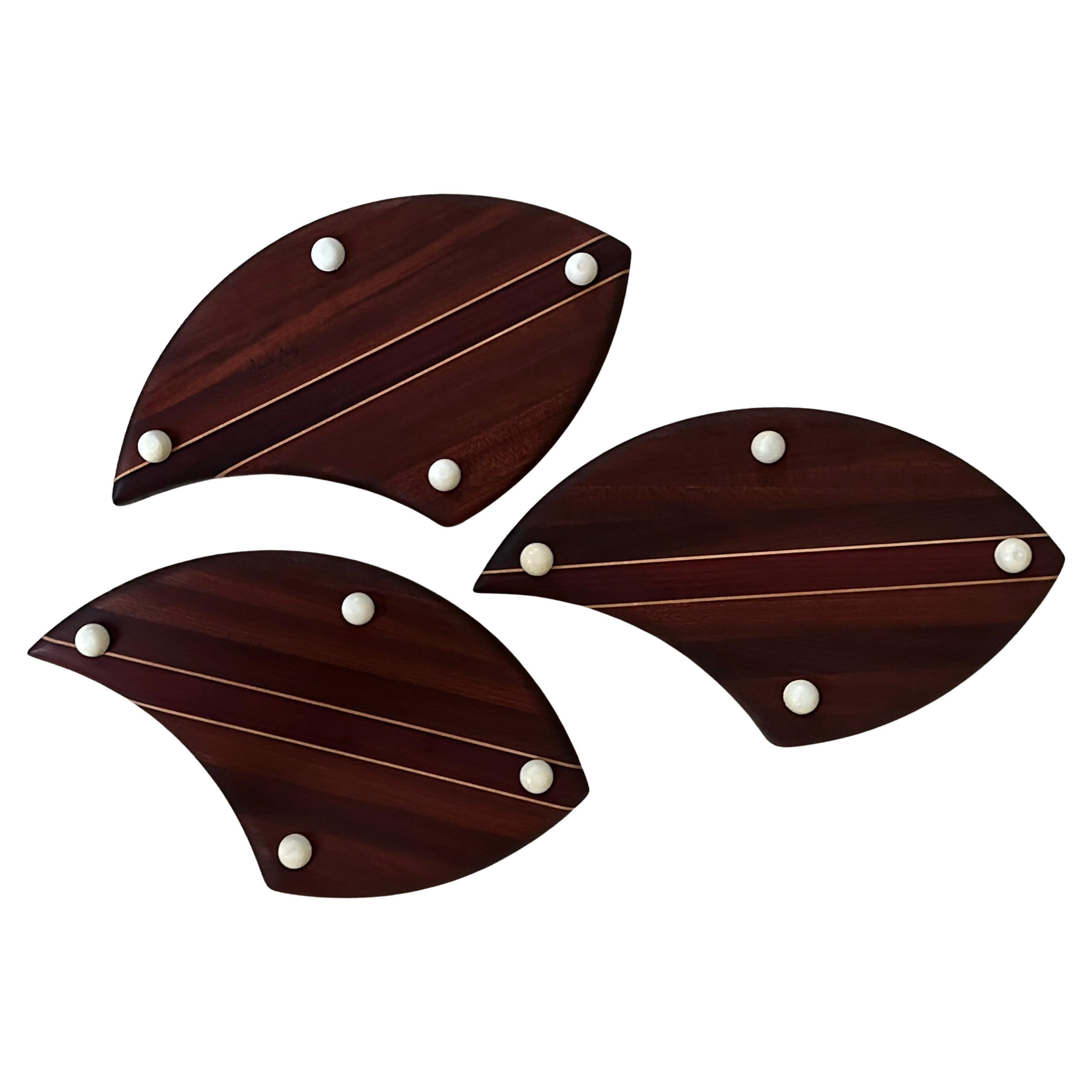 Set de trois trépieds en Mixed Woods par David Levy Bon état - En vente à San Diego, CA