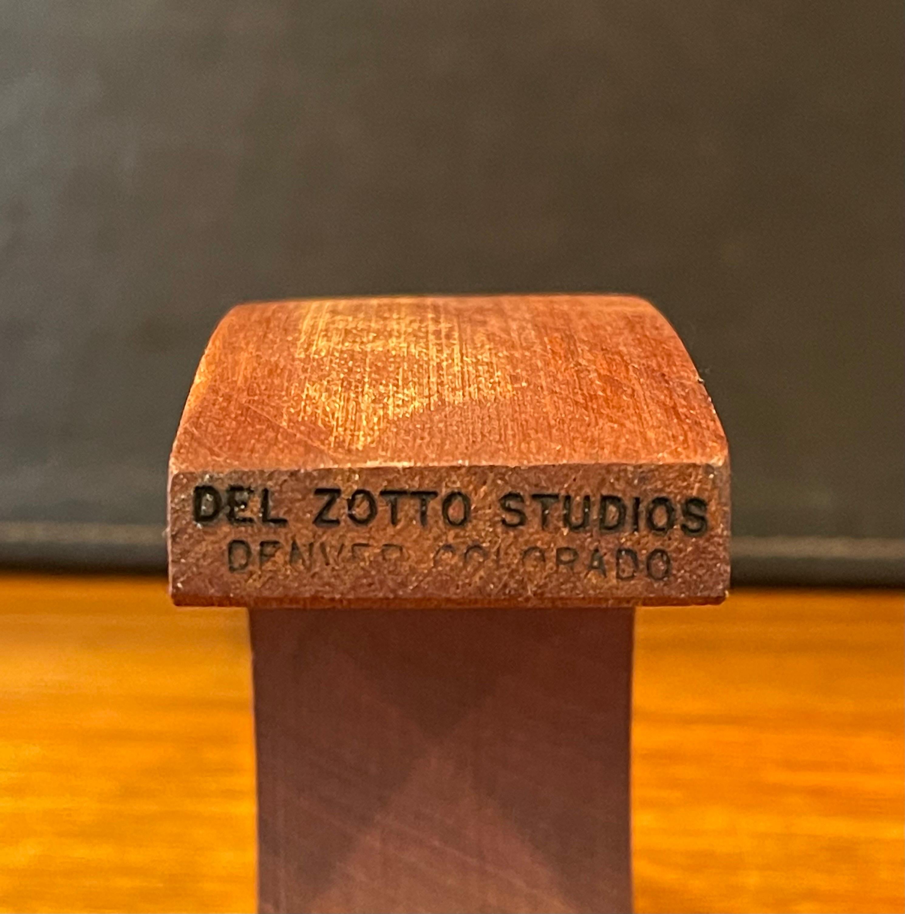 Ensemble de trois sculptures modernistes en bois de girafe par Del Zotto Studios en vente 9