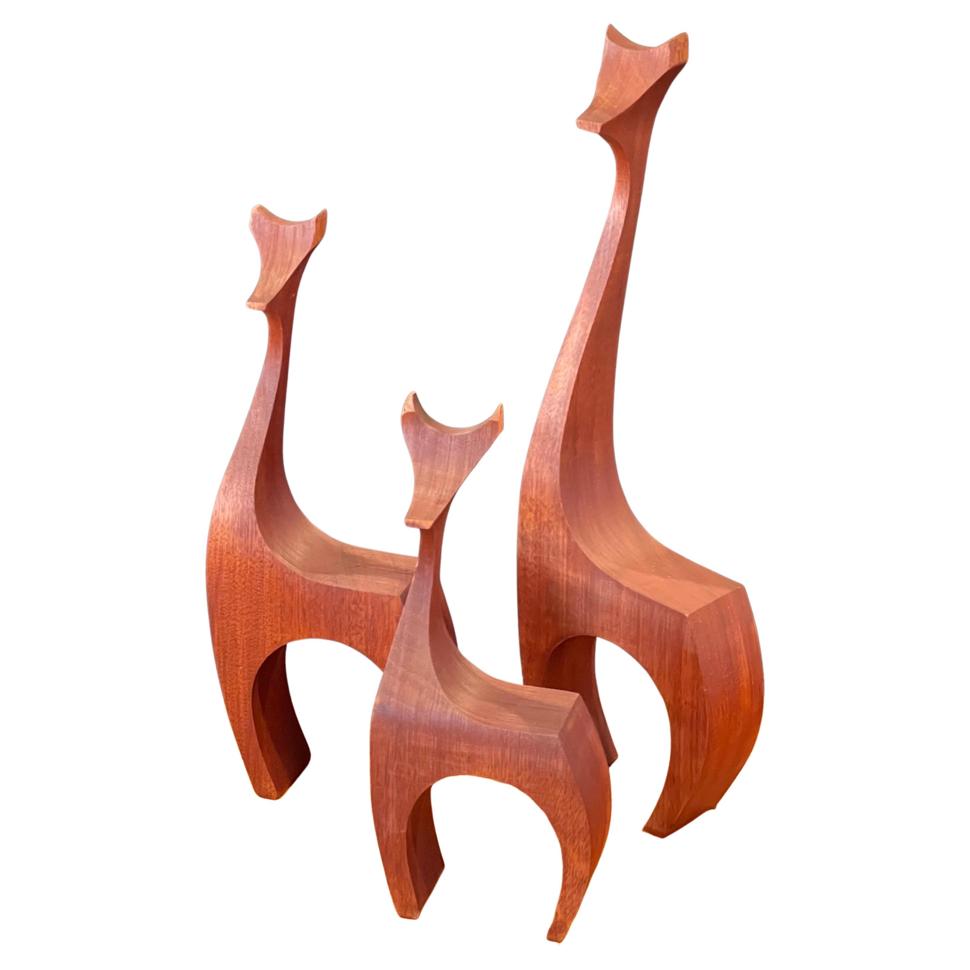 Ensemble de trois sculptures modernistes en bois de girafe par Del Zotto Studios en vente 10