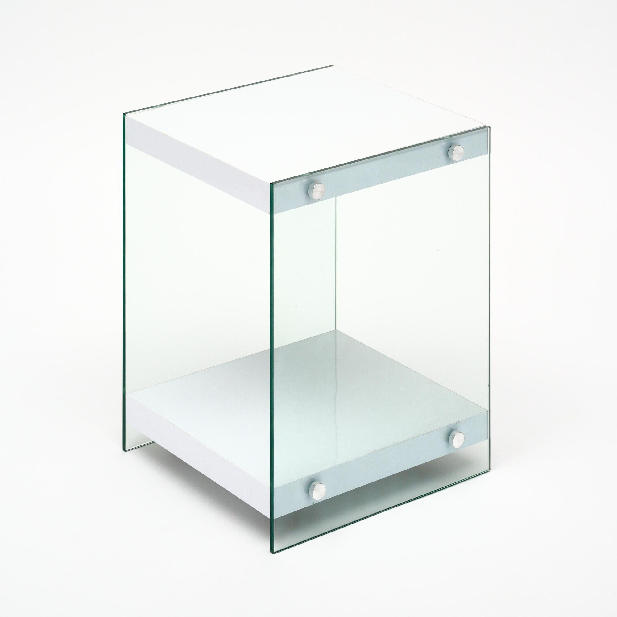 Satz von drei modernistischen Beistelltischen in der Art von Philippe Stark im Zustand „Gut“ im Angebot in Austin, TX