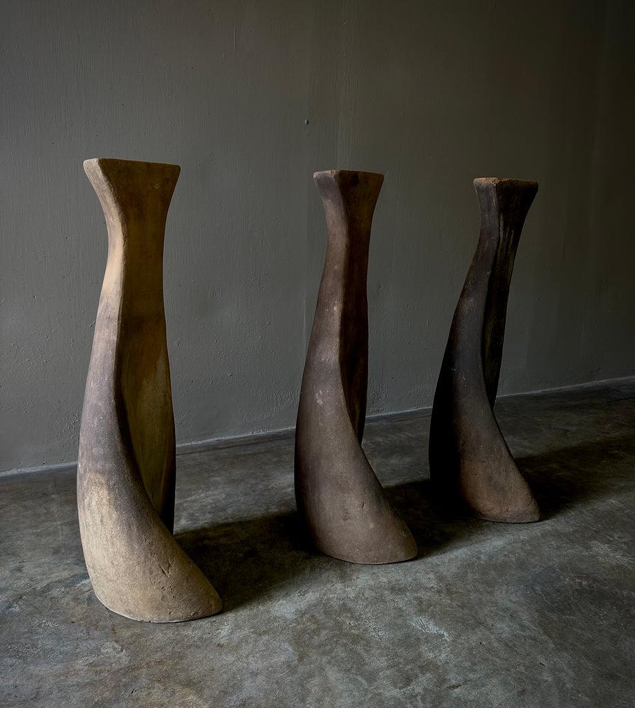 Set von drei modernistischen Terrakotta-Vasen (Mexikanisch) im Angebot