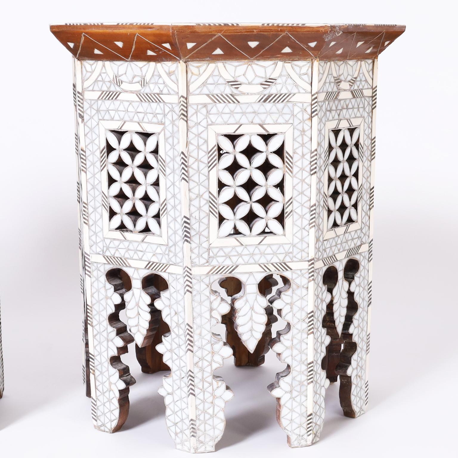 Set aus drei marokkanischen Perlmutt-Ständern oder -Tischen, einzeln erhältlich im Angebot 1