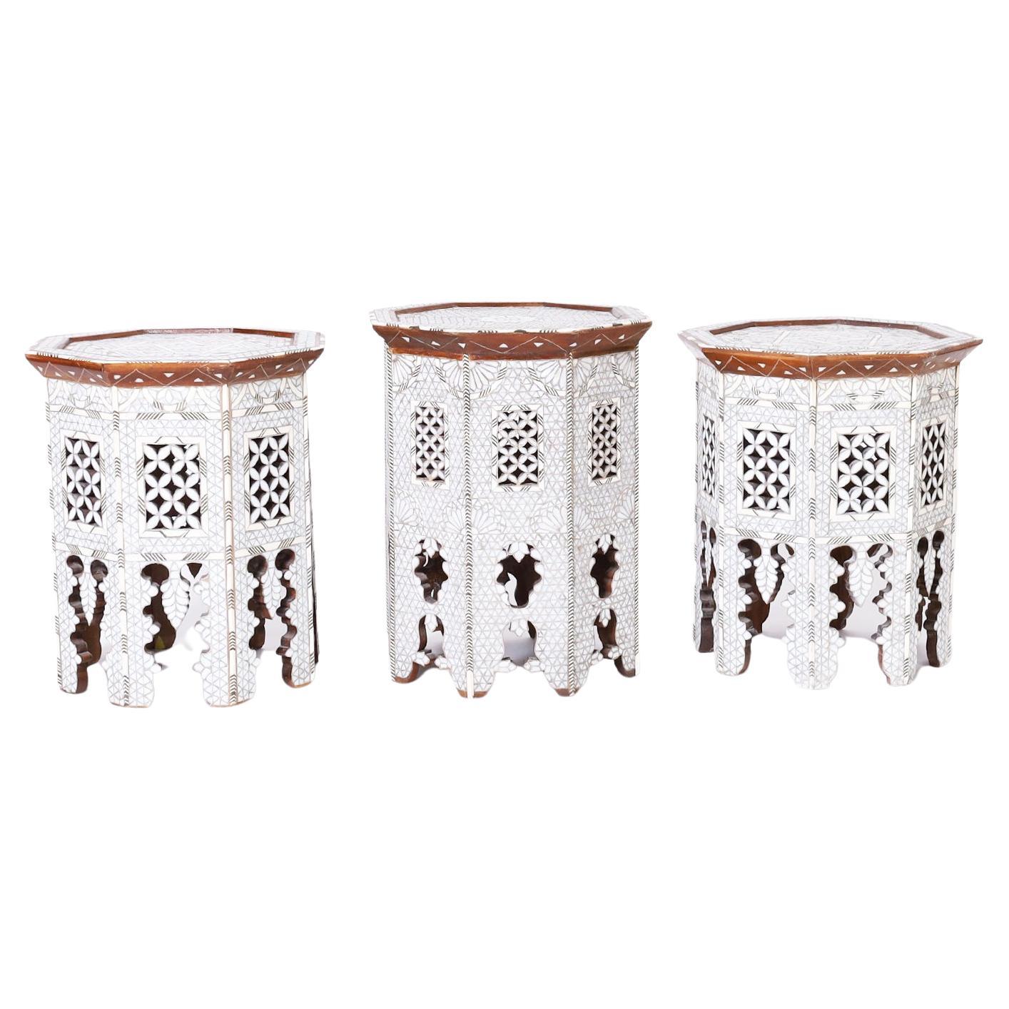Set aus drei marokkanischen Perlmutt-Ständern oder -Tischen, einzeln erhältlich