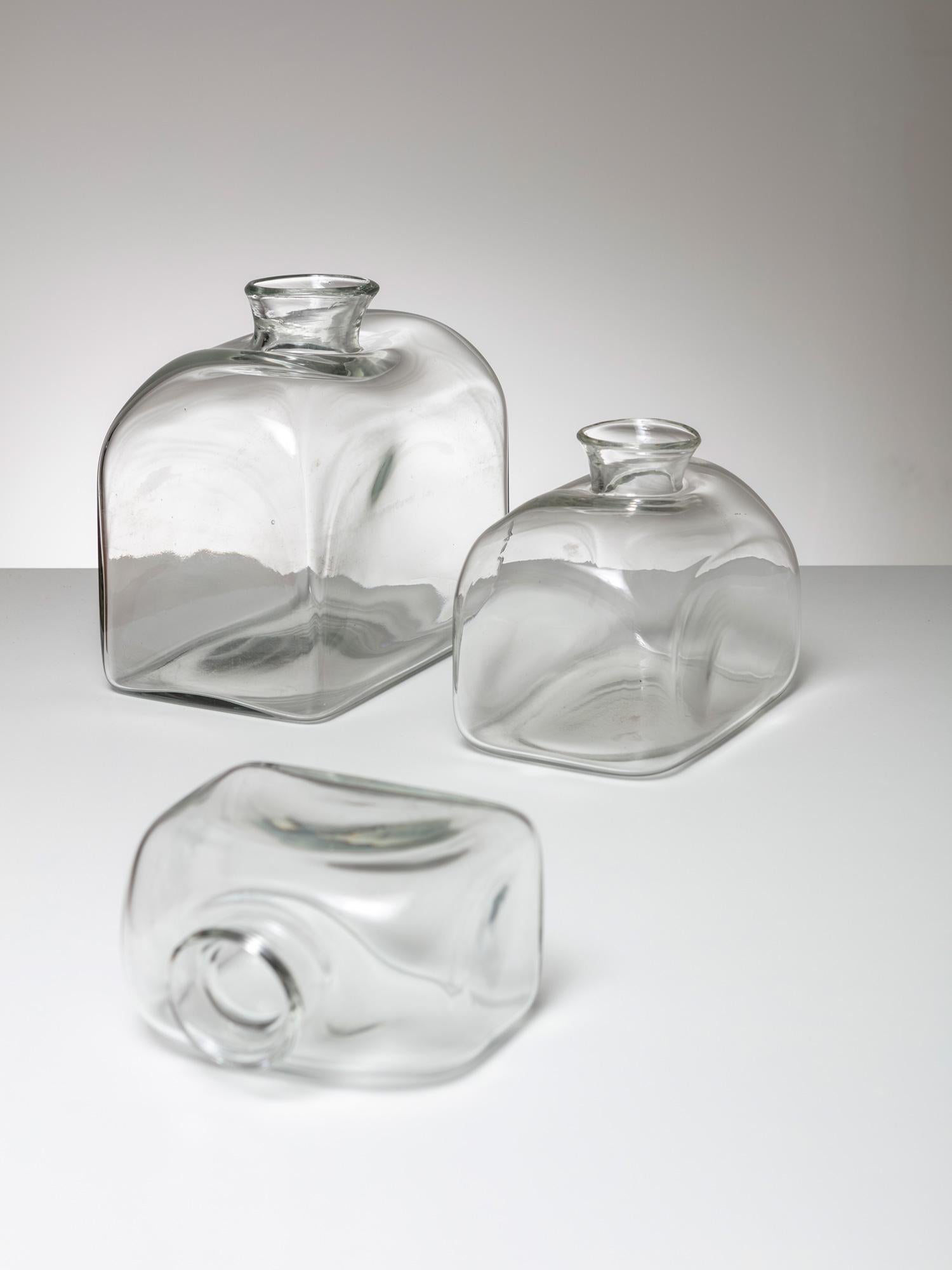 Satz von drei Vasen aus Murano-Glas, die Barbini zugeschrieben werden.
Die Größe bezieht sich auf das größere Stück.