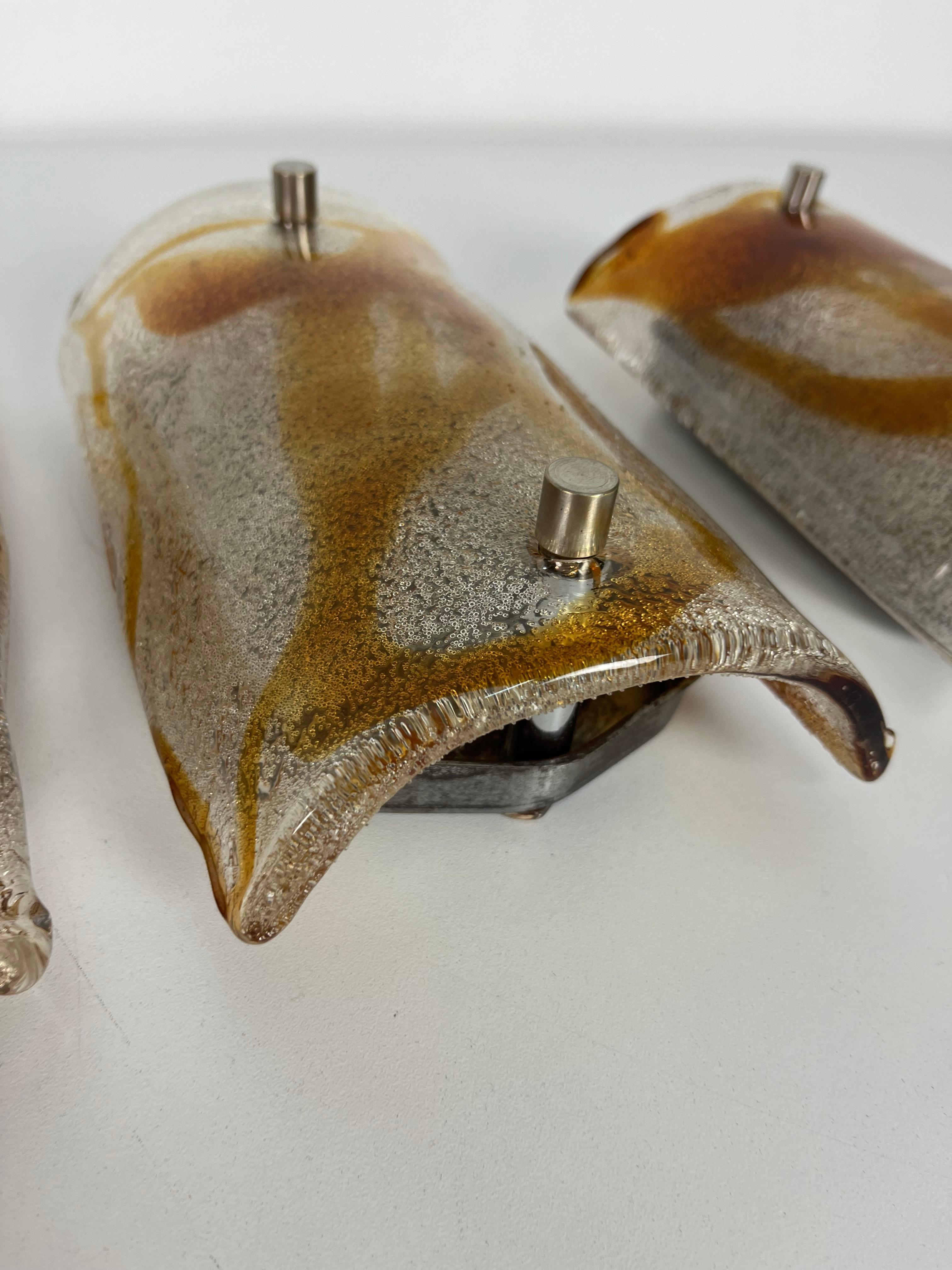 Satz von drei Wandlampen aus Murano-Glas, Toni Zuccheri für Mazzega, 1970er Jahre
Metallrahmen, E14-Lampen.
Das Glas ist intakt.
Guter Zustand.