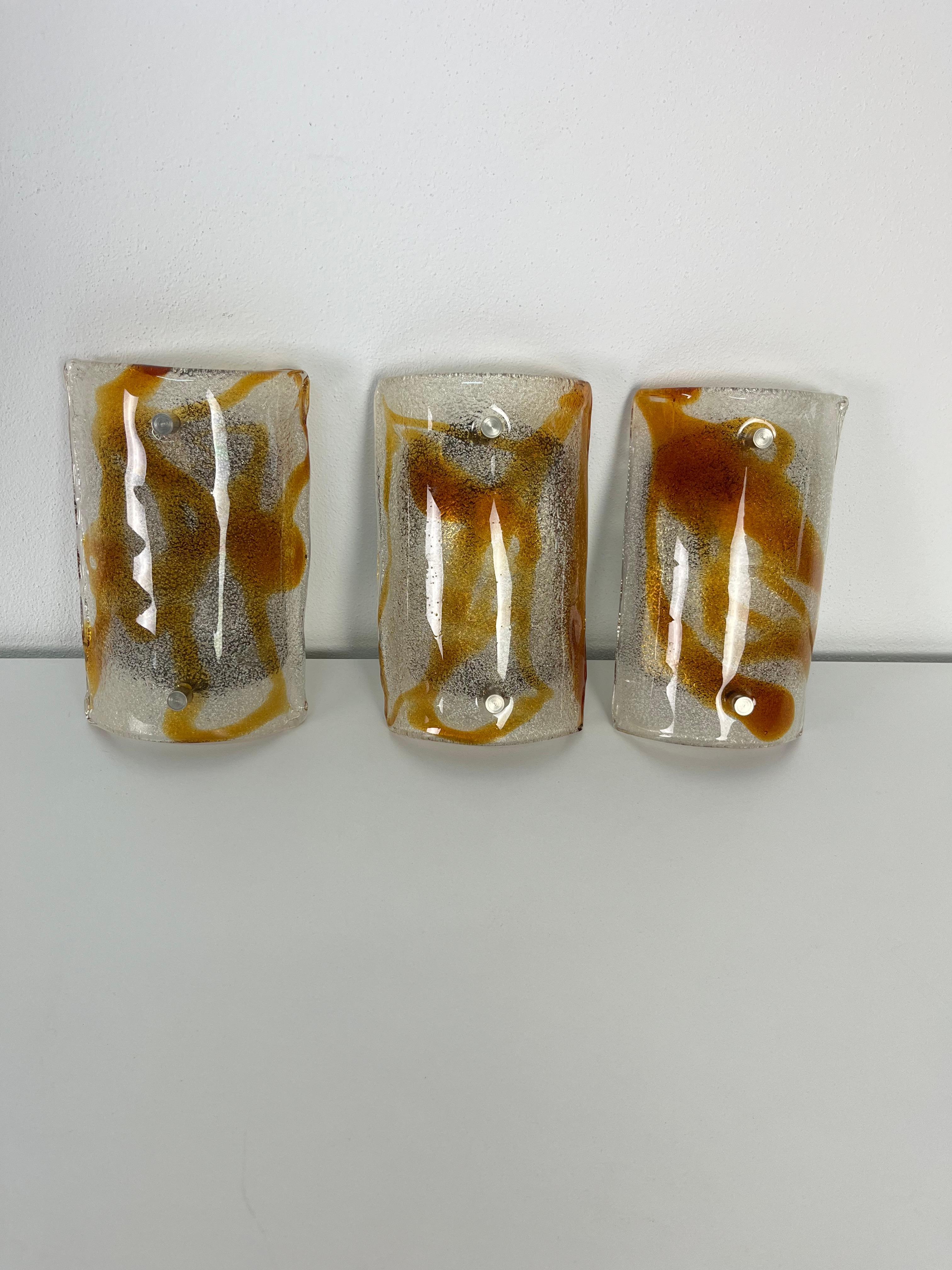 Satz von drei Murano-Glas-Wandlampen, die Toni Zuccheri für Mazzega zugeschrieben werden im Angebot 2