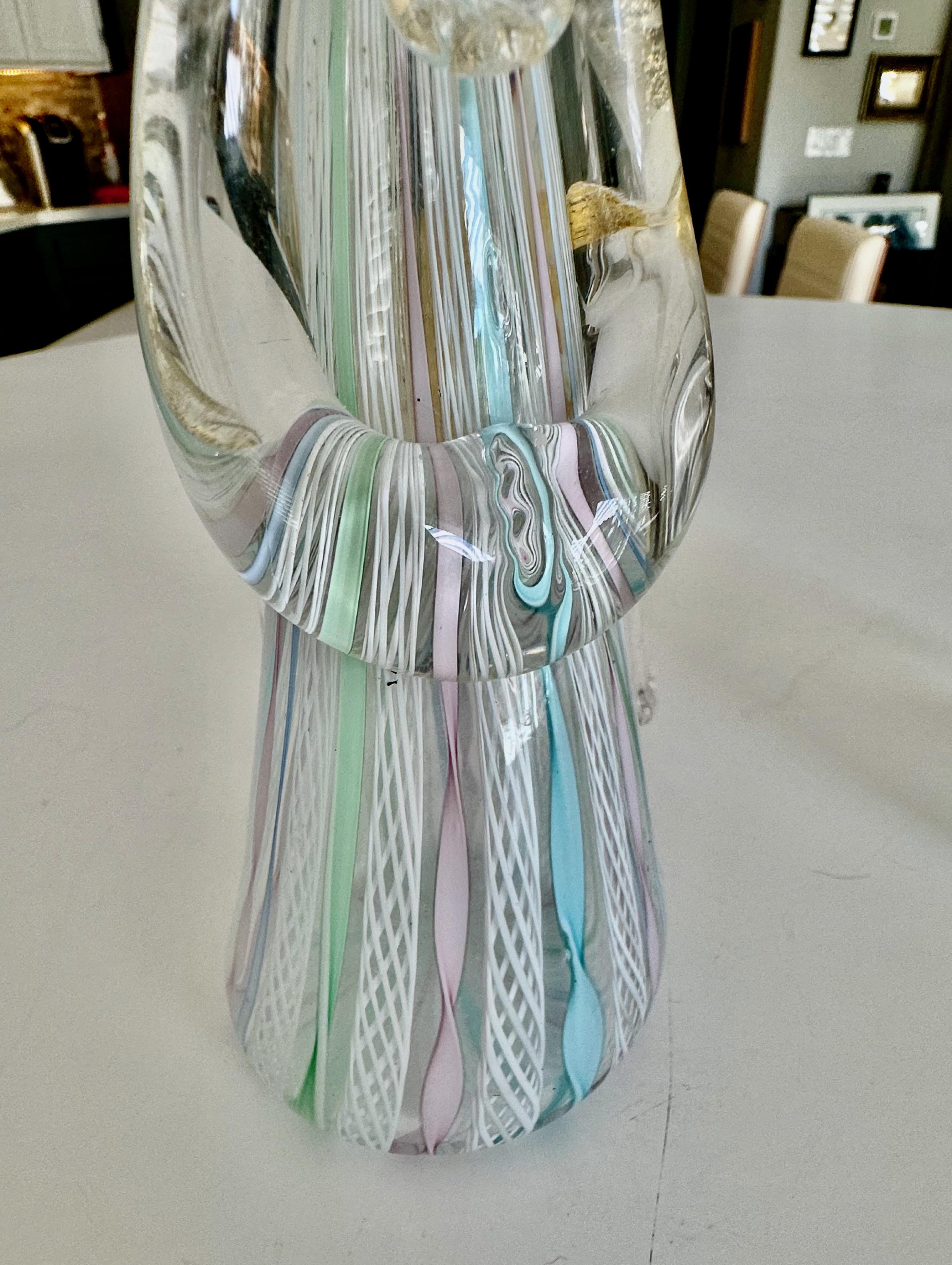 Coppia di figure di angeli in vetro latticino e oro di Murano in vendita 6
