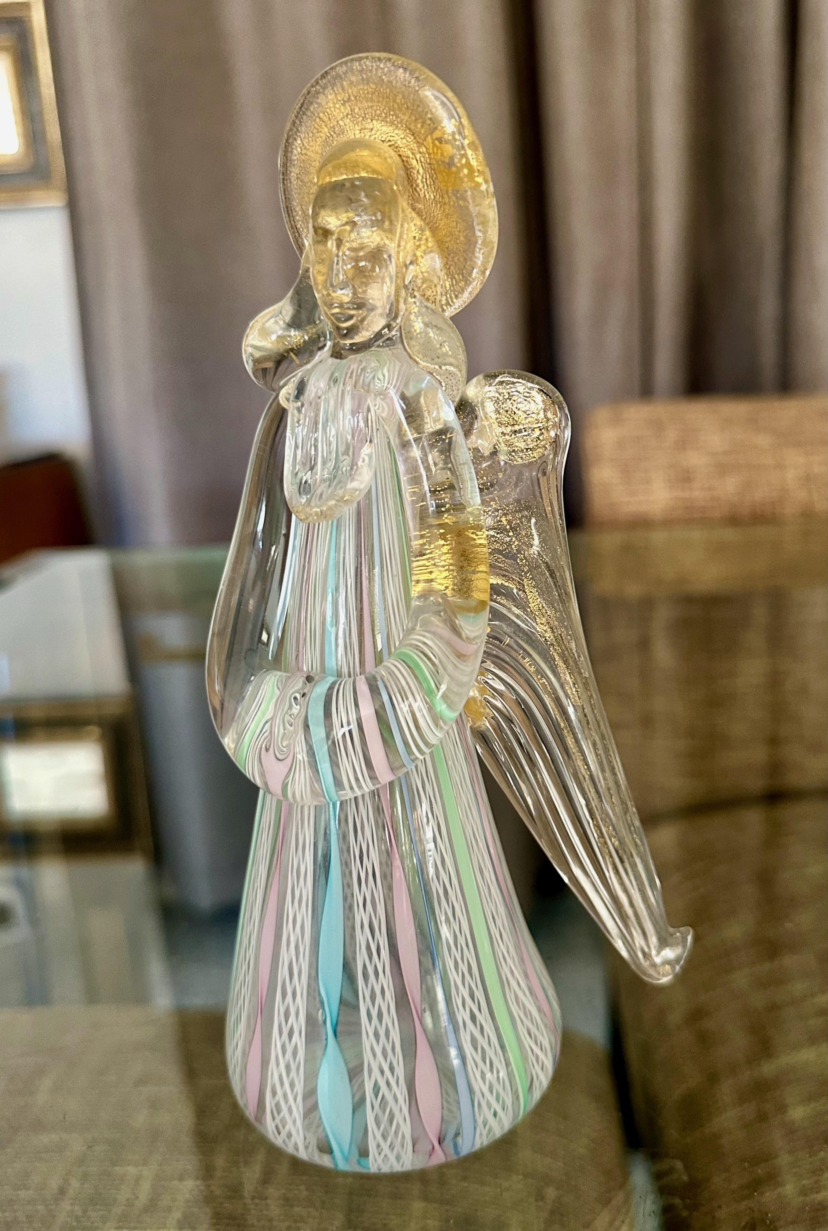 Coppia di figure di angeli in vetro latticino e oro di Murano in vendita 7