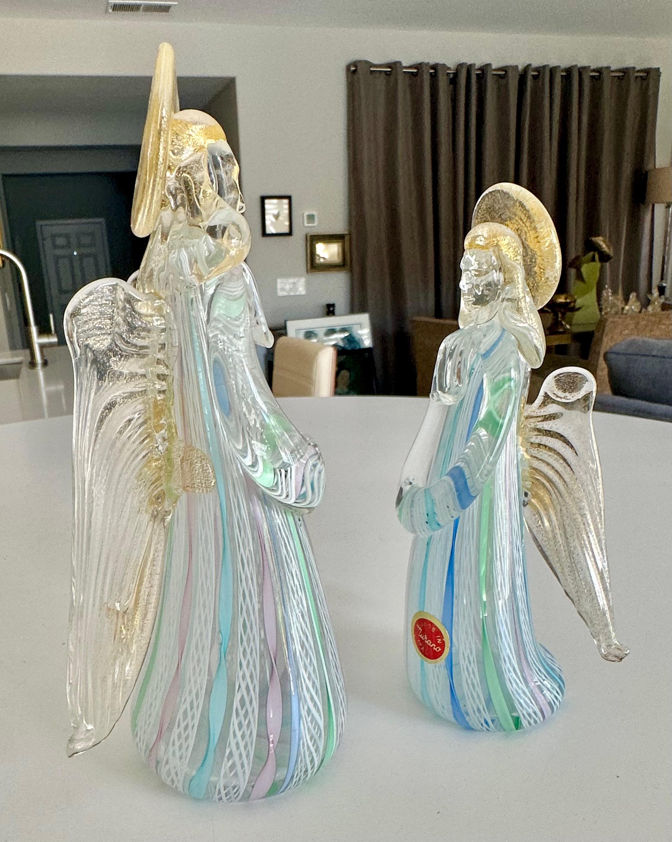 Coppia di figure di angeli in vetro latticino e oro di Murano in vendita 10
