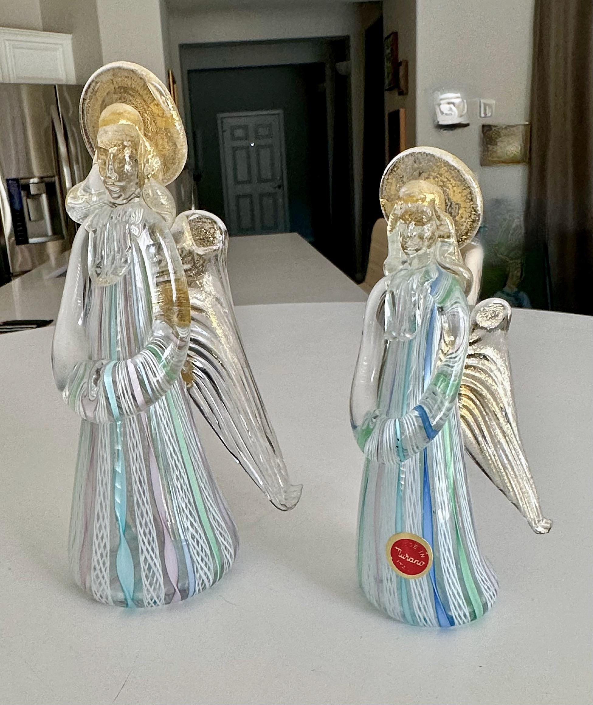 Italiano Coppia di figure di angeli in vetro latticino e oro di Murano in vendita