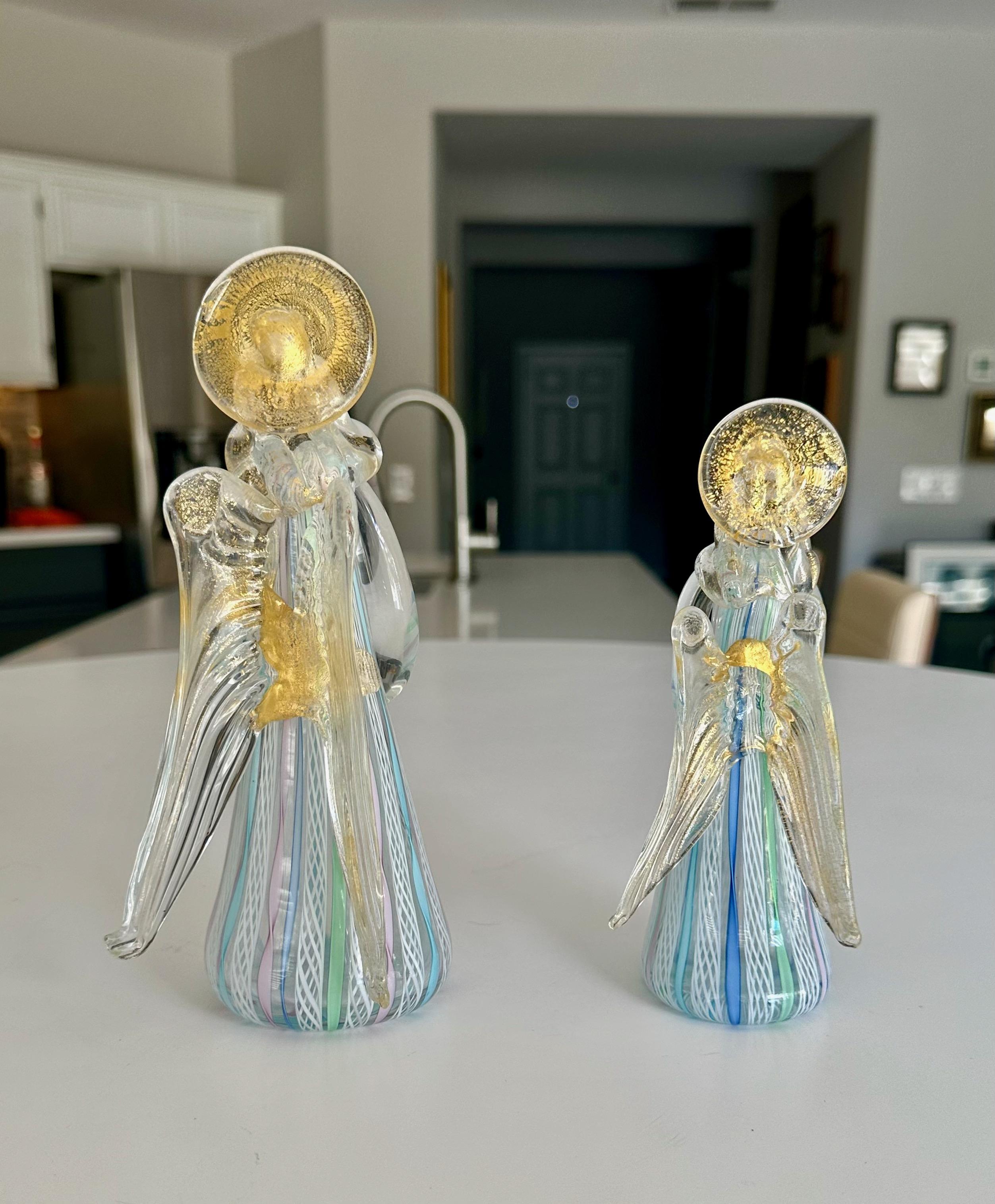 Coppia di figure di angeli in vetro latticino e oro di Murano in vendita 3