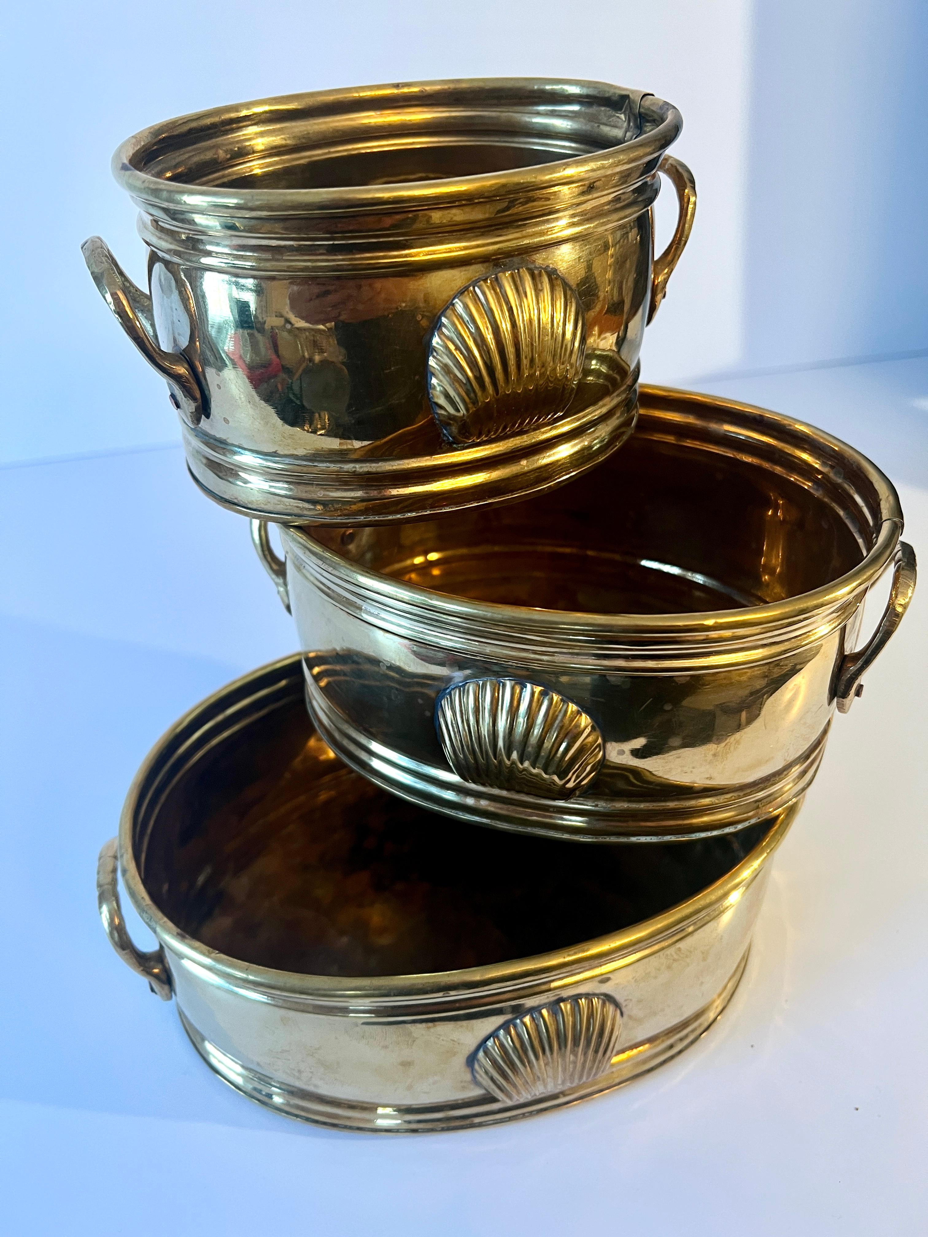 Set of Three Nesting Brass Boxes with Clam Shell Details For Sale 4