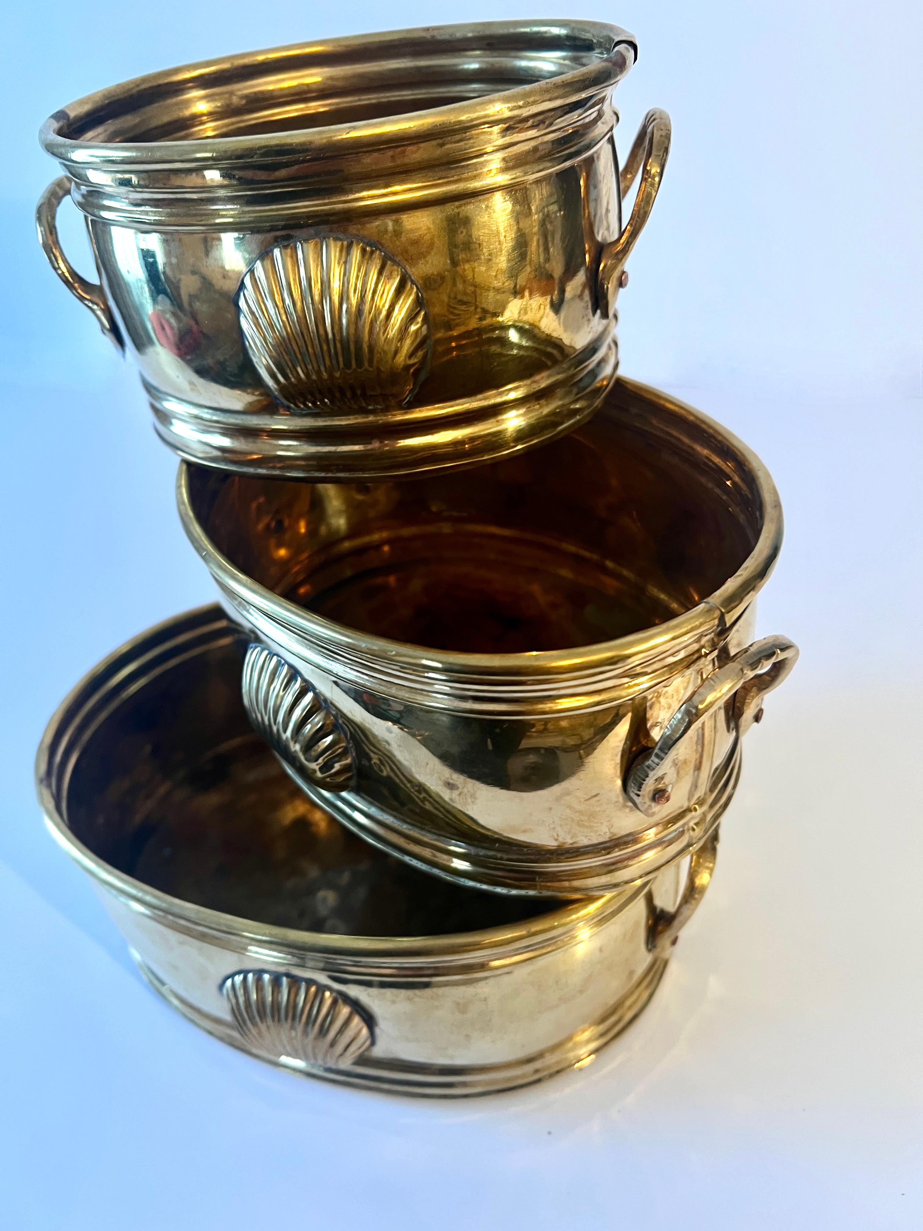 Set of Three Nesting Brass Boxes with Clam Shell Details For Sale 5