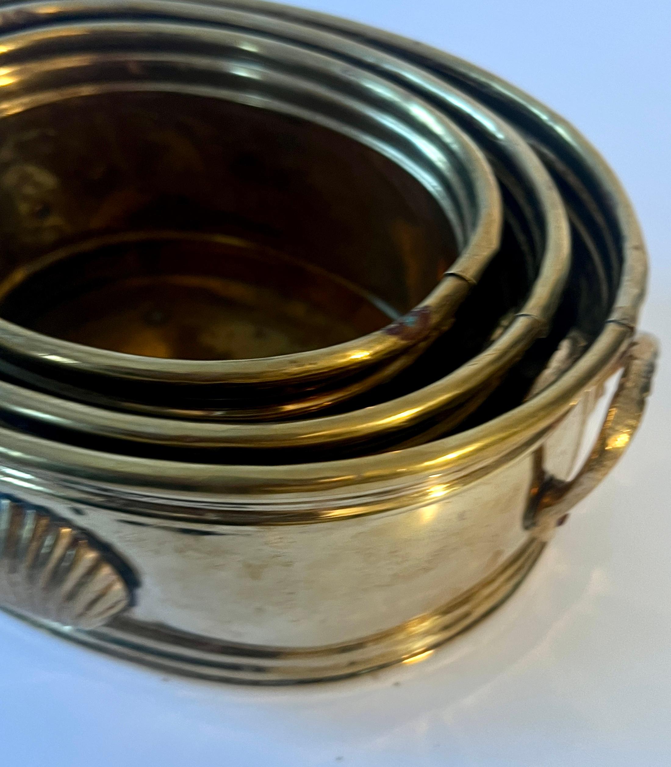 Set of Three Nesting Brass Boxes with Clam Shell Details In Good Condition For Sale In Los Angeles, CA