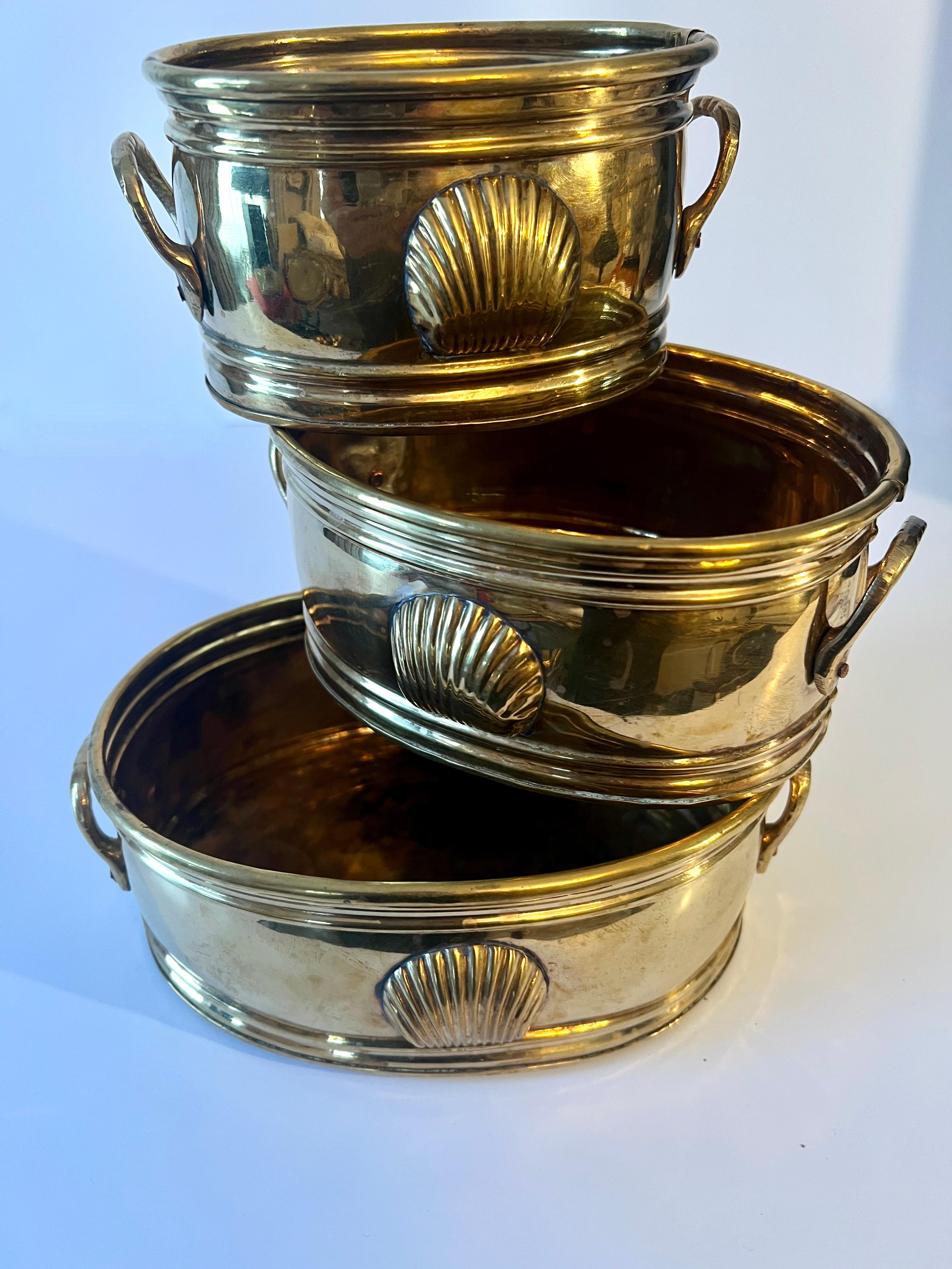 Set of Three Nesting Brass Boxes with Clam Shell Details For Sale 2