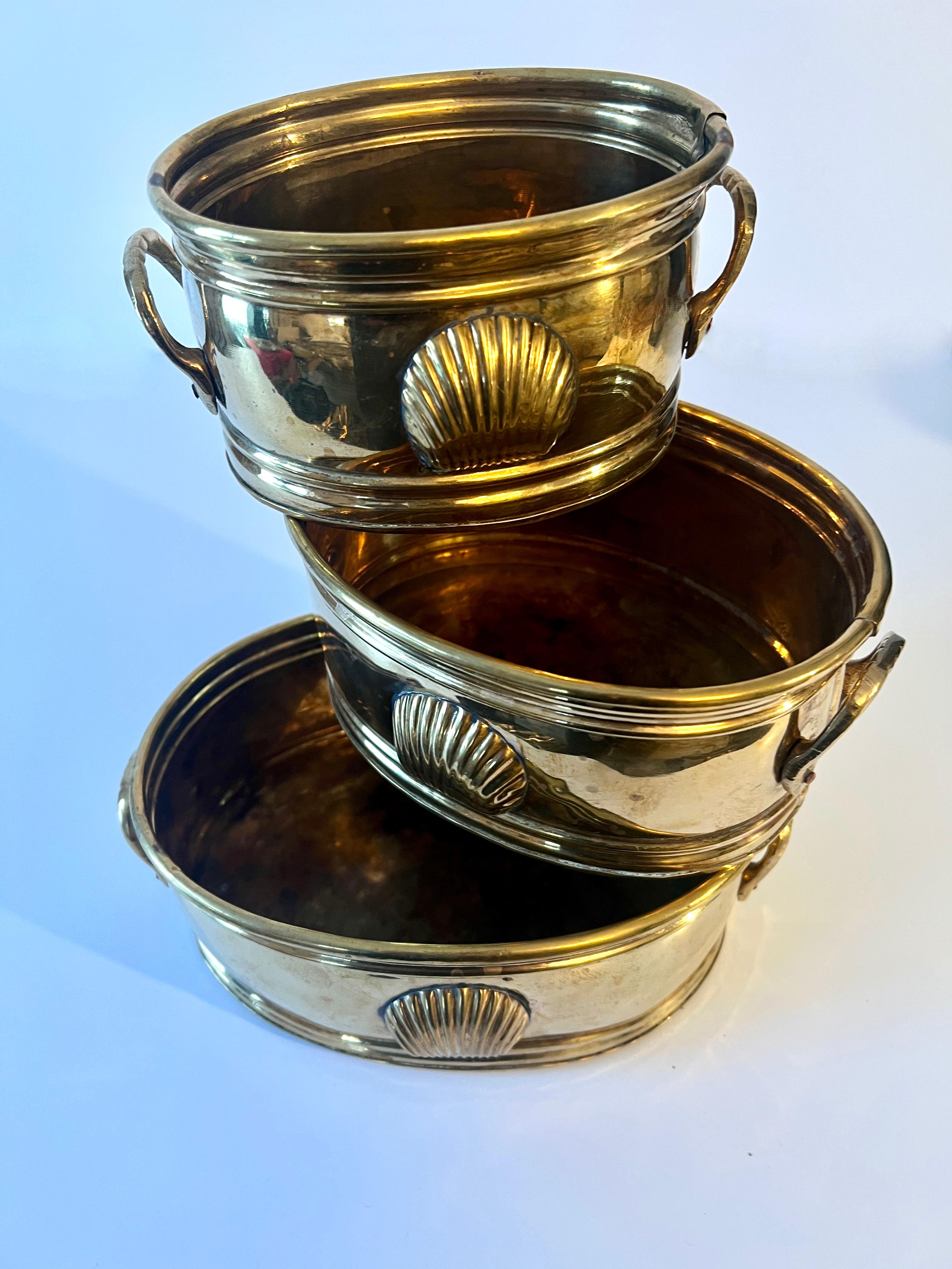 Set of Three Nesting Brass Boxes with Clam Shell Details For Sale 3