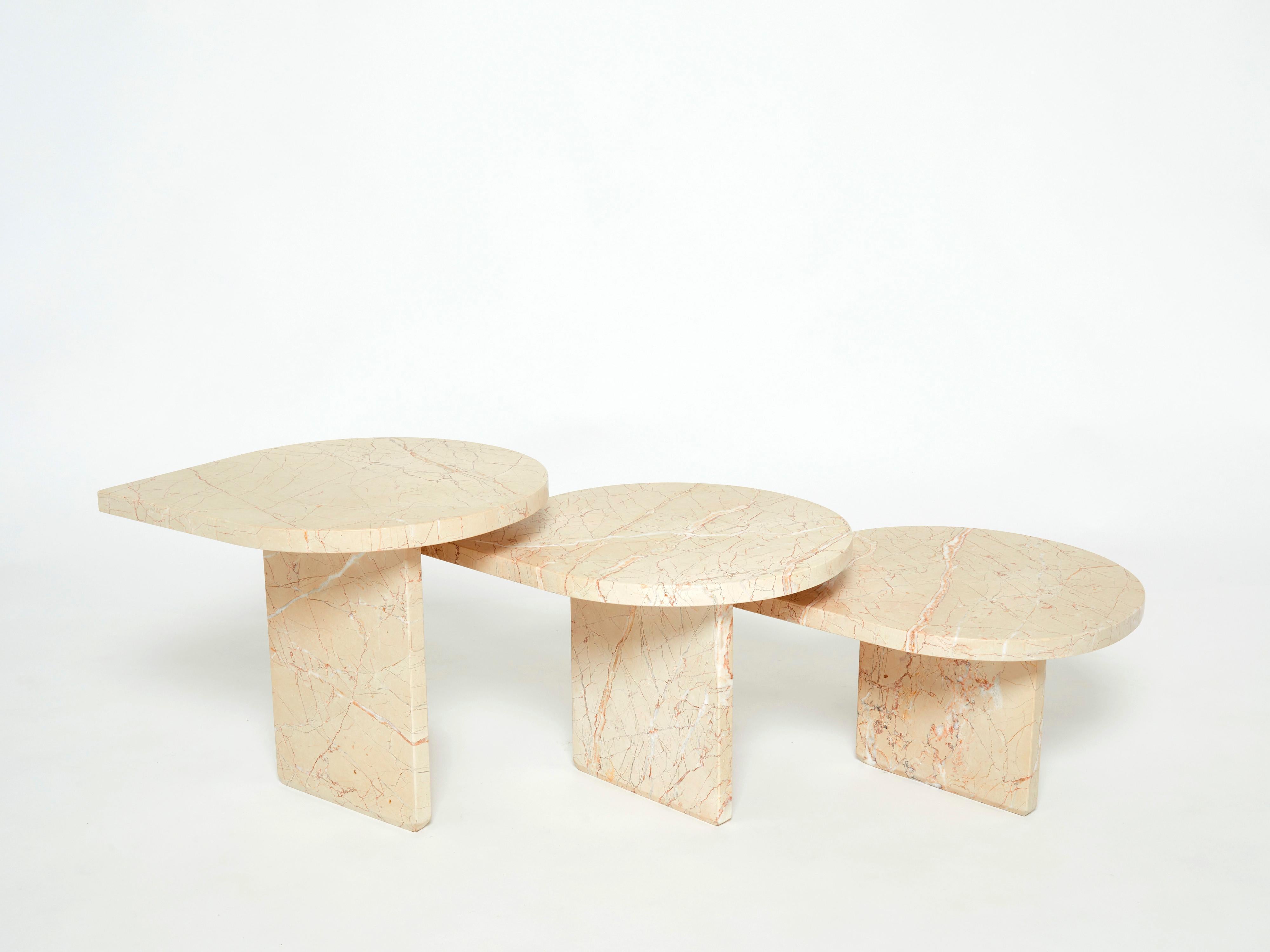 Set of Three Nesting Coffee Tables Light Pale Pink Sicilian Marble, 1970s In Good Condition In Paris, IDF