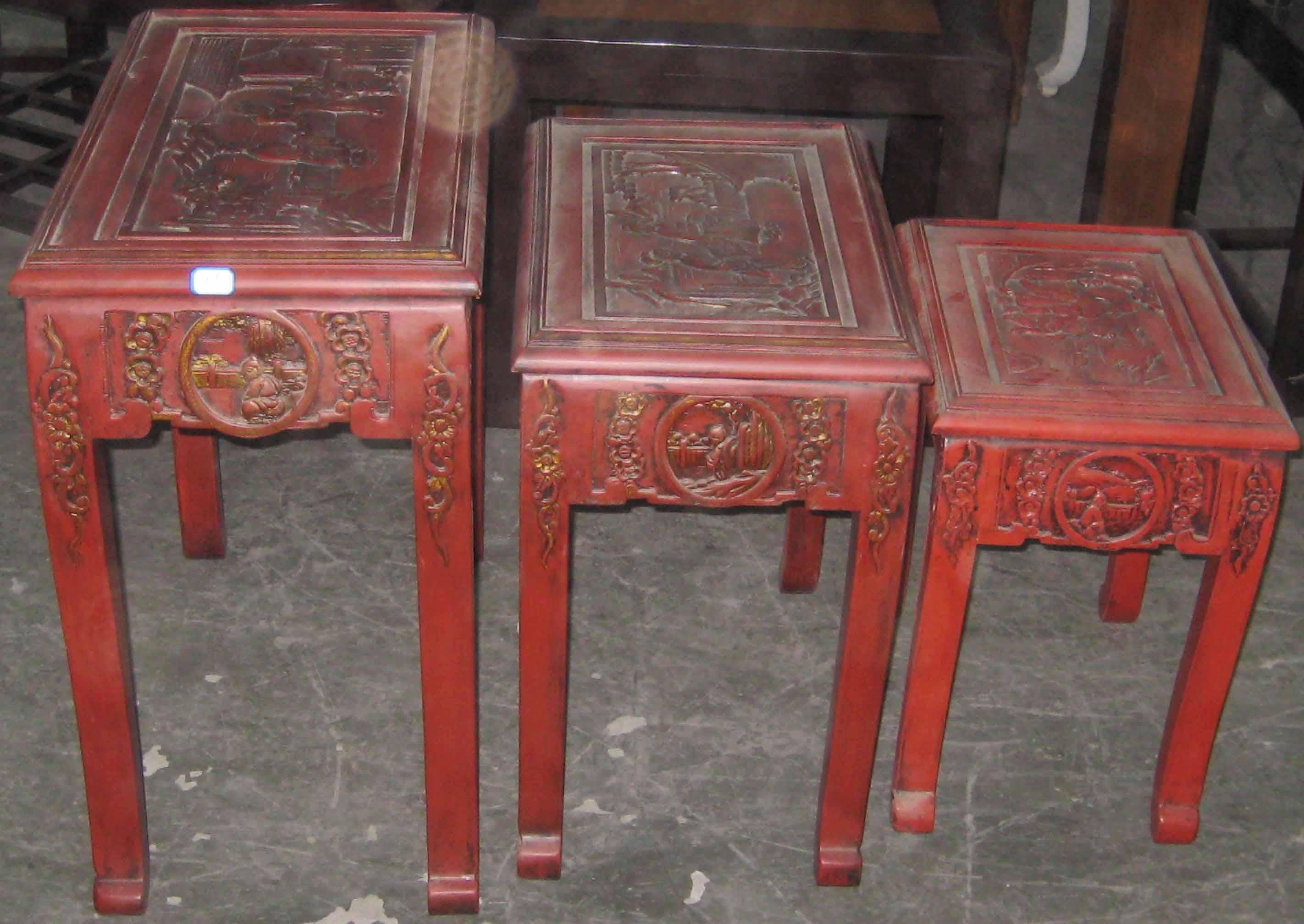 Beautiful set of 3 side tables in different carved scenes, China 20th century 

There are available in white and red.
  