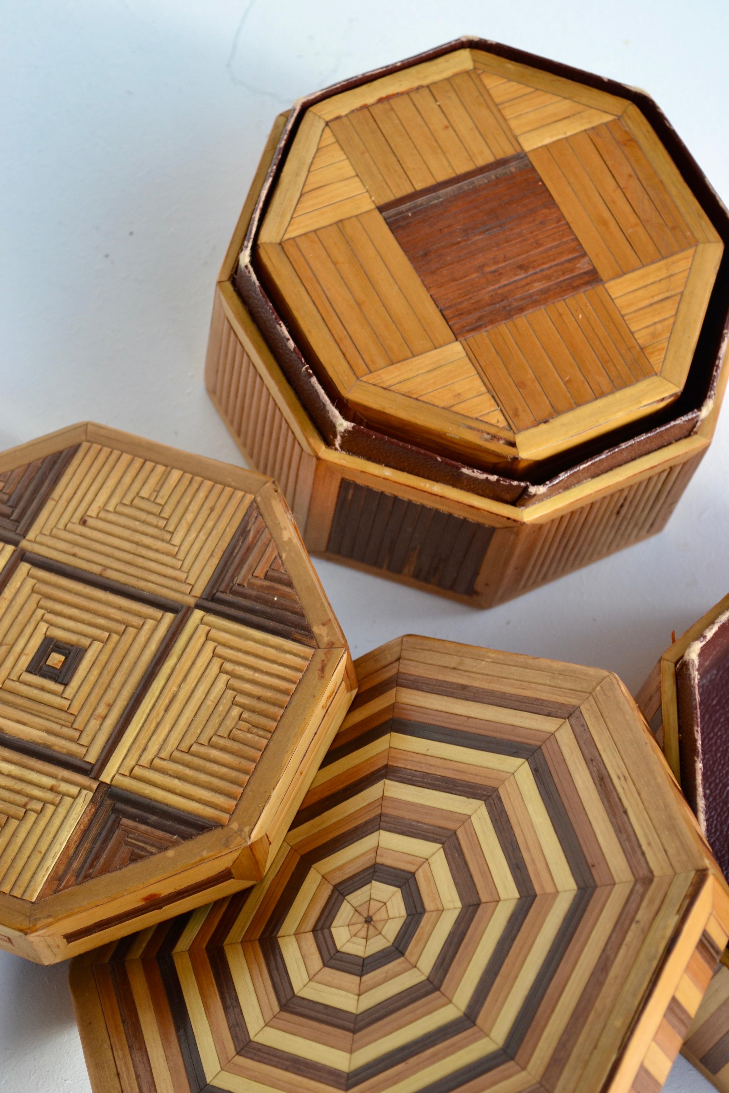 Satz von drei achteckigen Stroh-Marketerie-Schachteln - Frankreich - 1930er Jahre im Angebot 4
