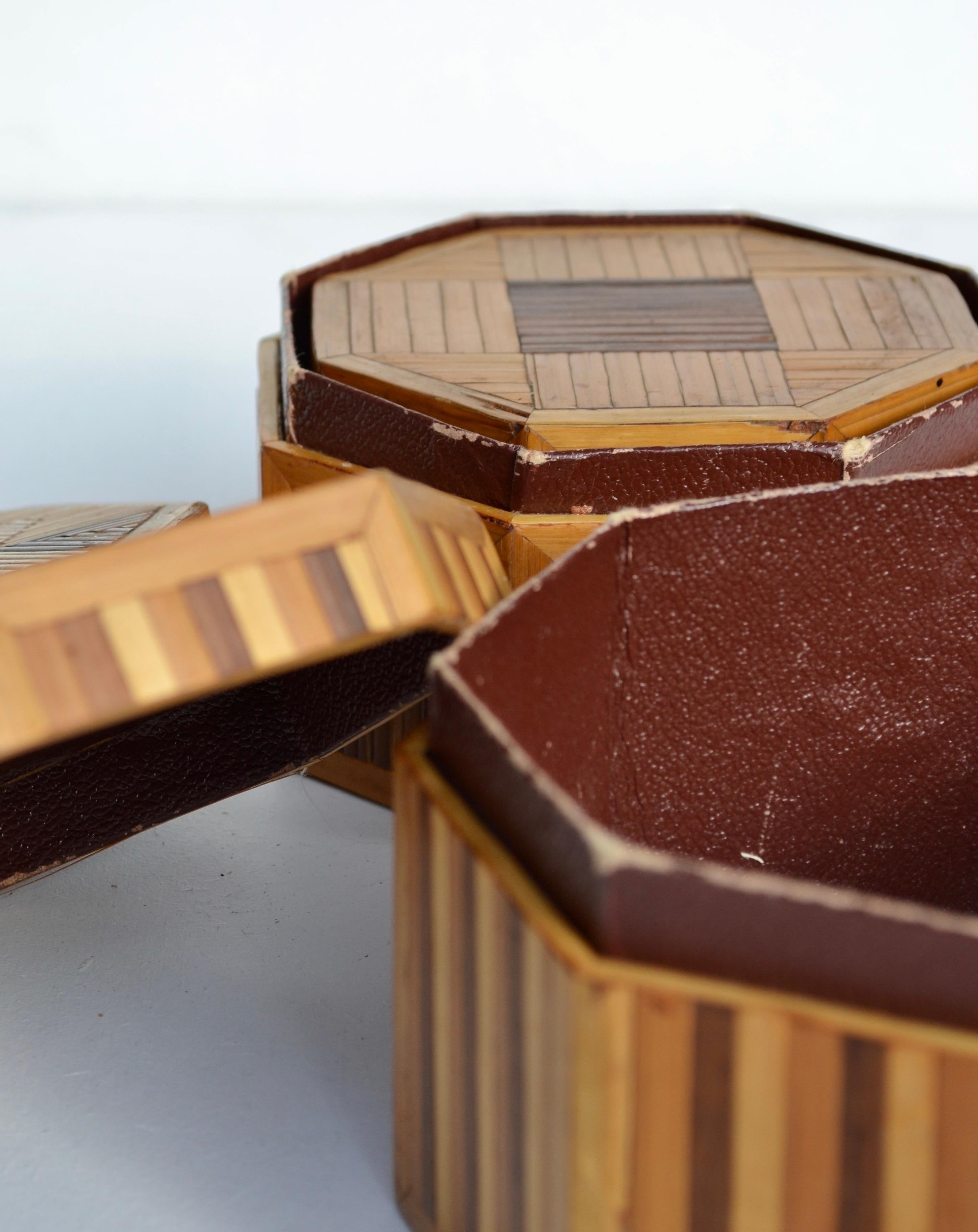 Satz von drei achteckigen Stroh-Marketerie-Schachteln - Frankreich - 1930er Jahre im Angebot 7