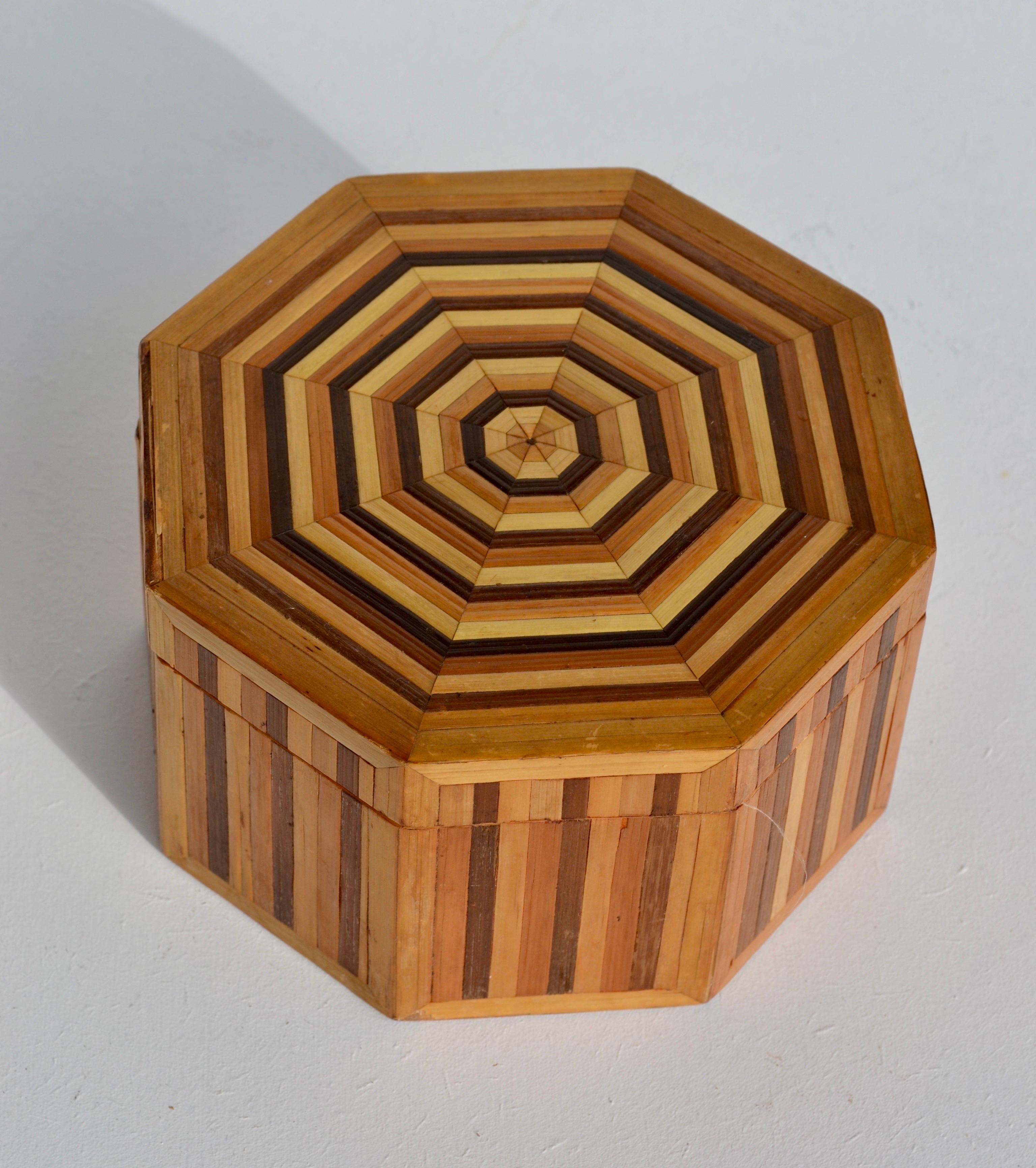 Satz von drei achteckigen Stroh-Marketerie-Schachteln - Frankreich - 1930er Jahre im Angebot 3